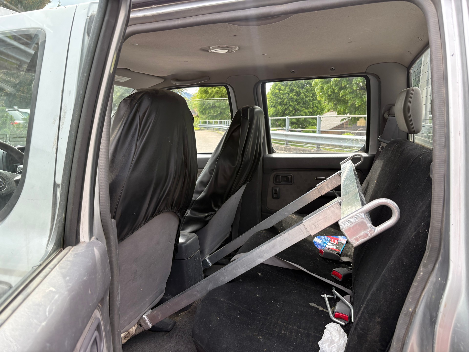 NISSAN NP300 4x4 King Cab-image-11