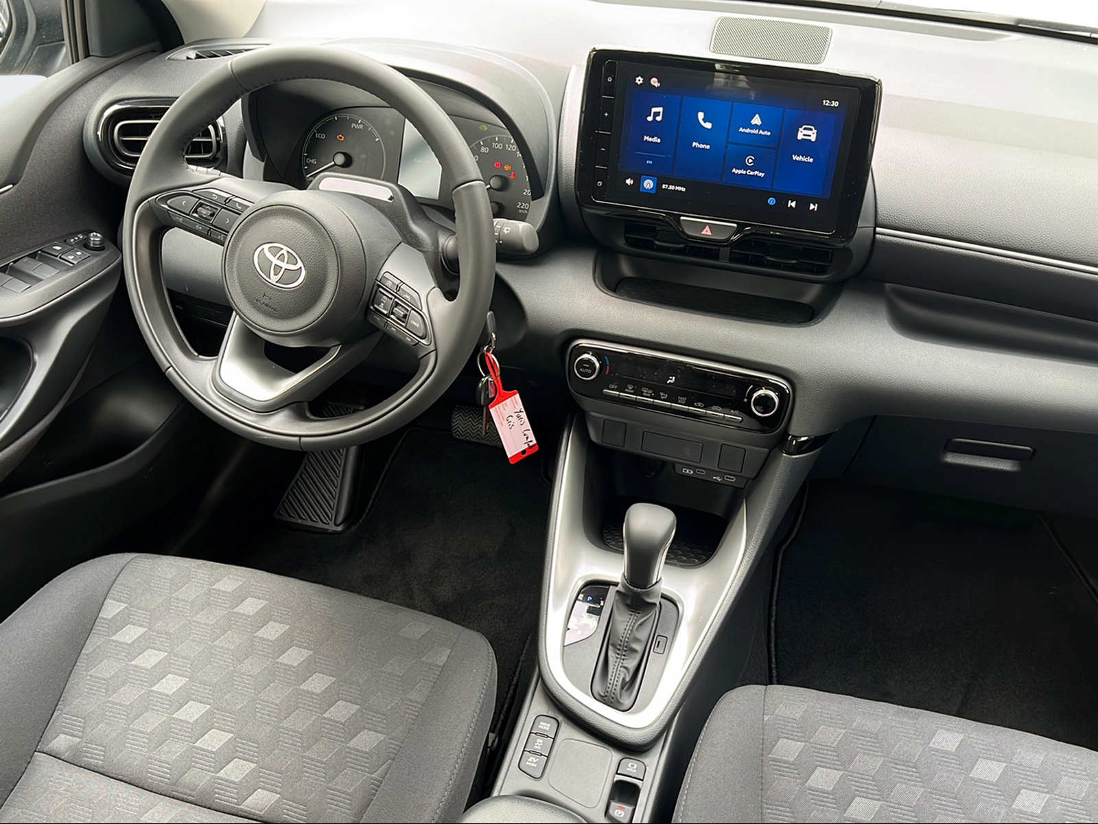 TOYOTA Yaris 1.5 Comfort e-CVT-image-7