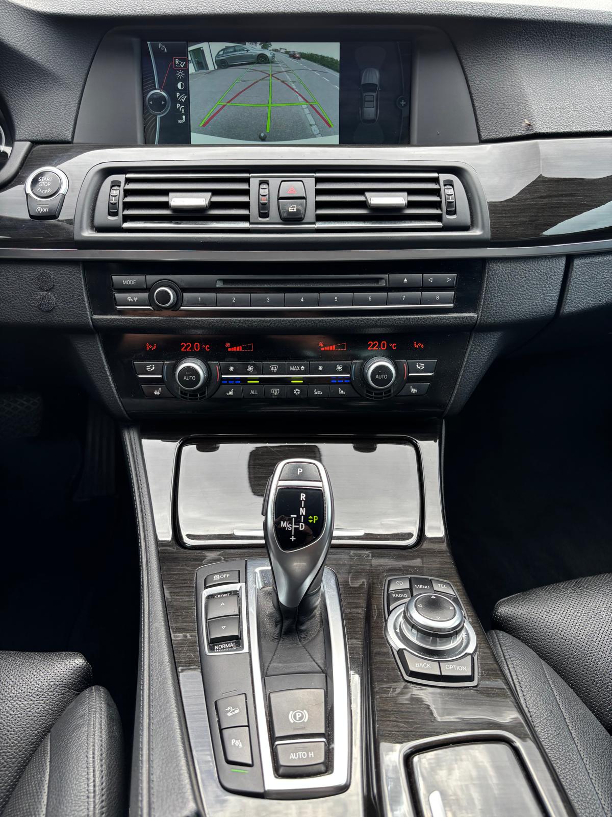 BMW 530d xDrive Touring Steptronic-image-12