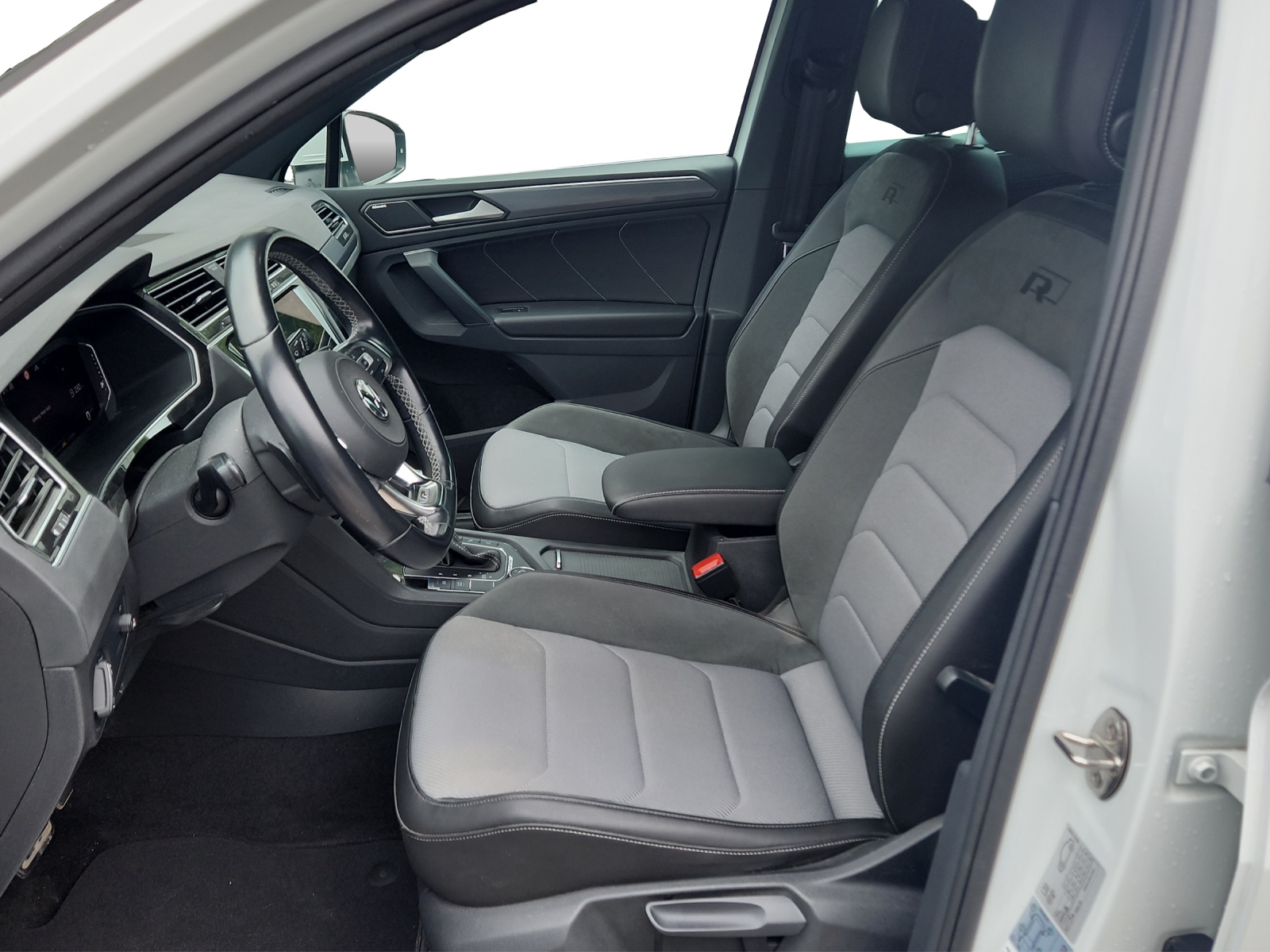 VW Tiguan 2.0 TDI SCR Highline 4Motion DSG-image-8