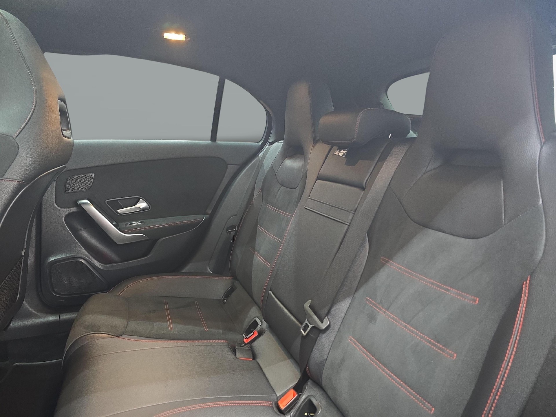 MERCEDES-BENZ A 180 Night Star AMG Line-image-9