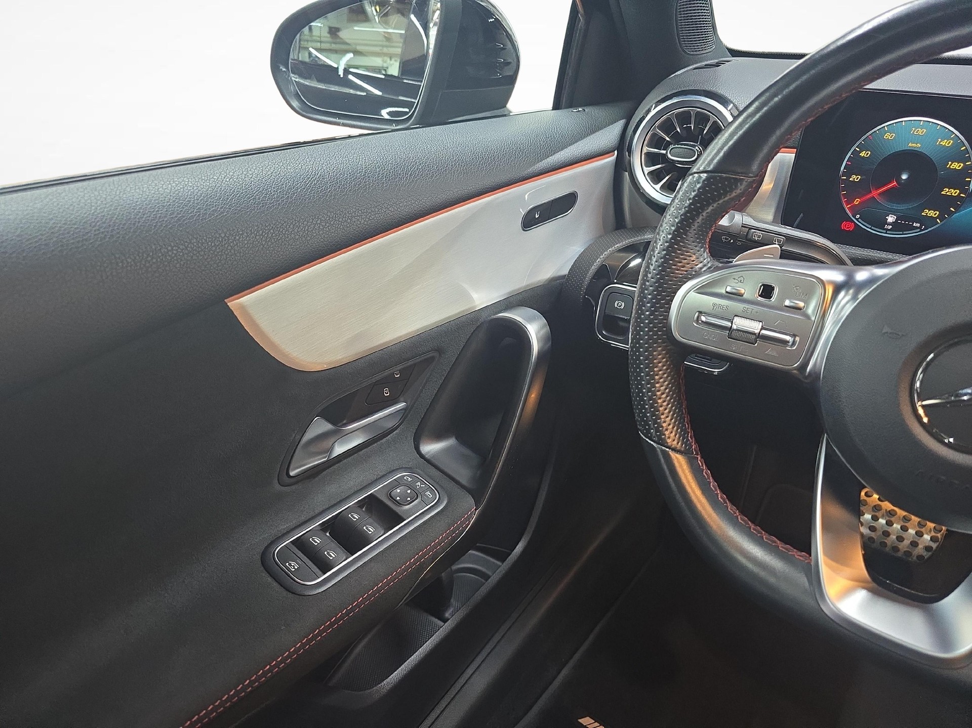 MERCEDES-BENZ A 180 Night Star AMG Line-image-7