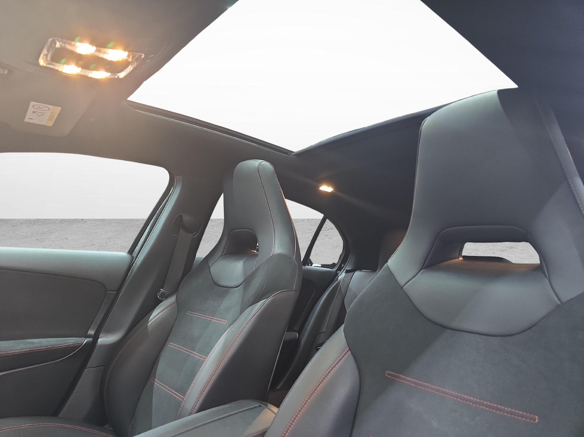 MERCEDES-BENZ A 180 Night Star AMG Line-image-8