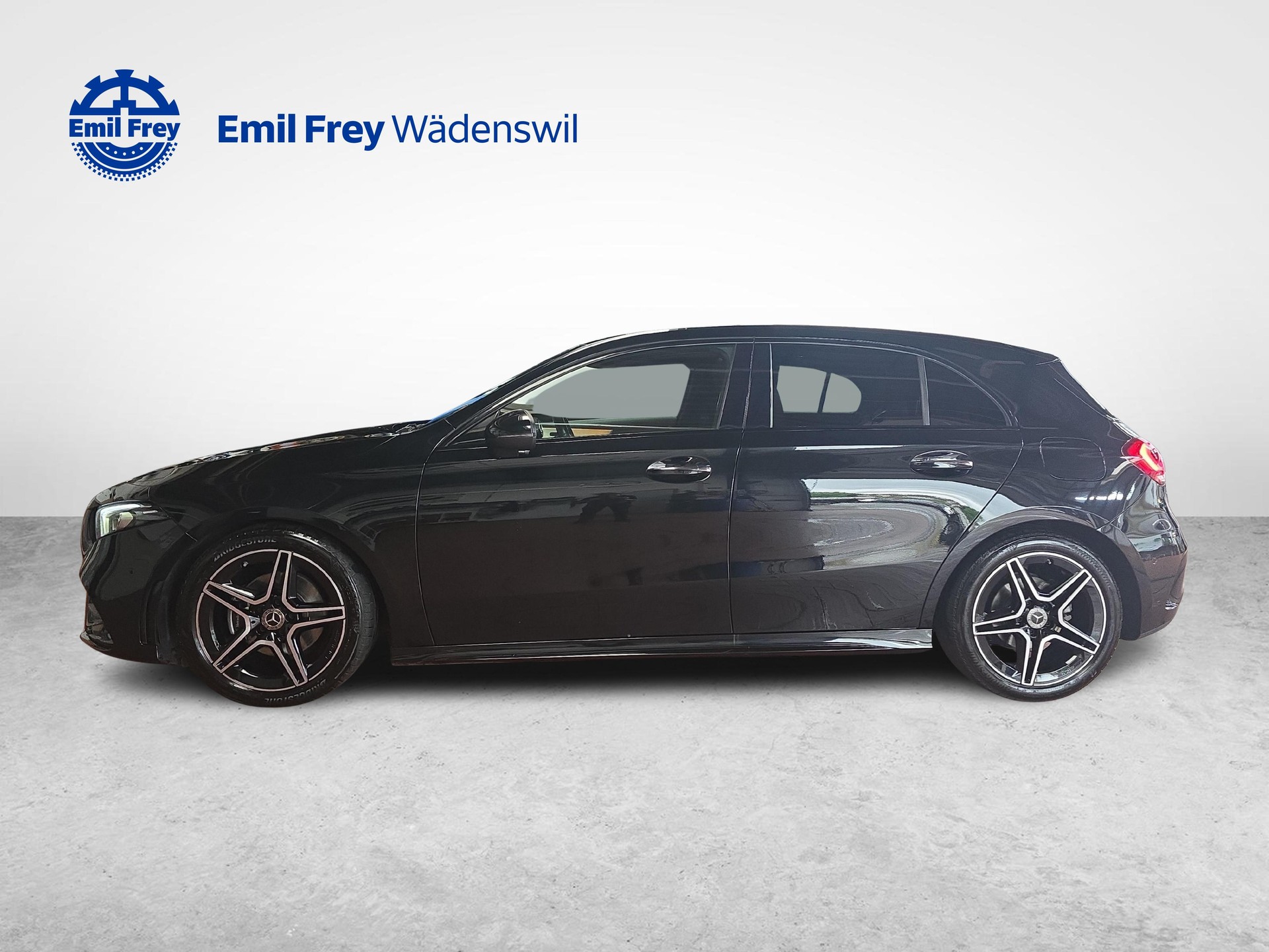 MERCEDES-BENZ A 180 Night Star AMG Line-showroom-element-1