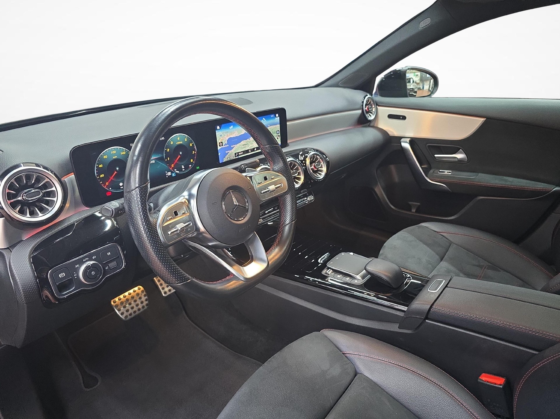 MERCEDES-BENZ A 180 Night Star AMG Line-image-4