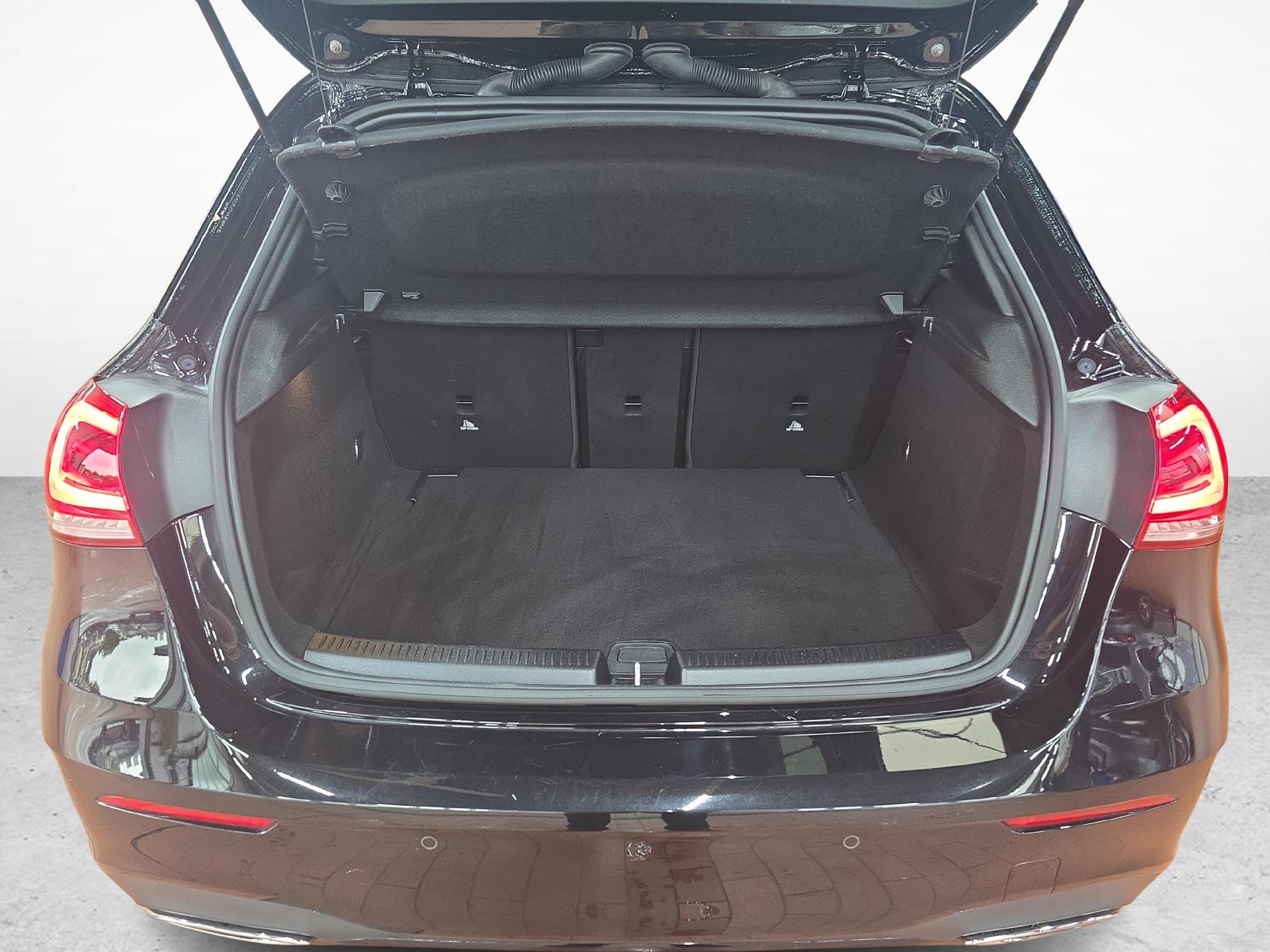 MERCEDES-BENZ A 180 Night Star AMG Line-image-10