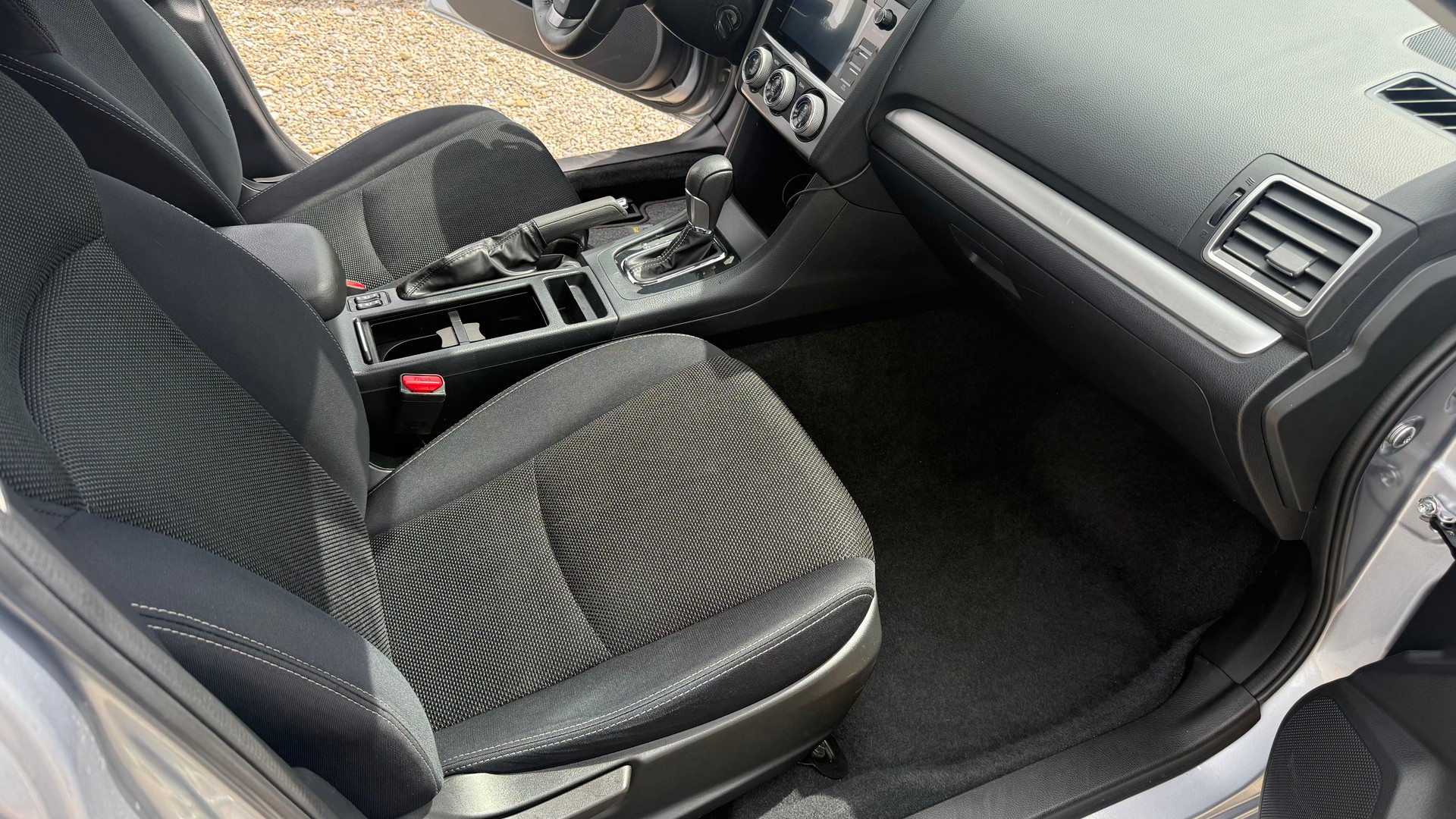 SUBARU XV 2.0 Swiss Two AWD CVT-image-4