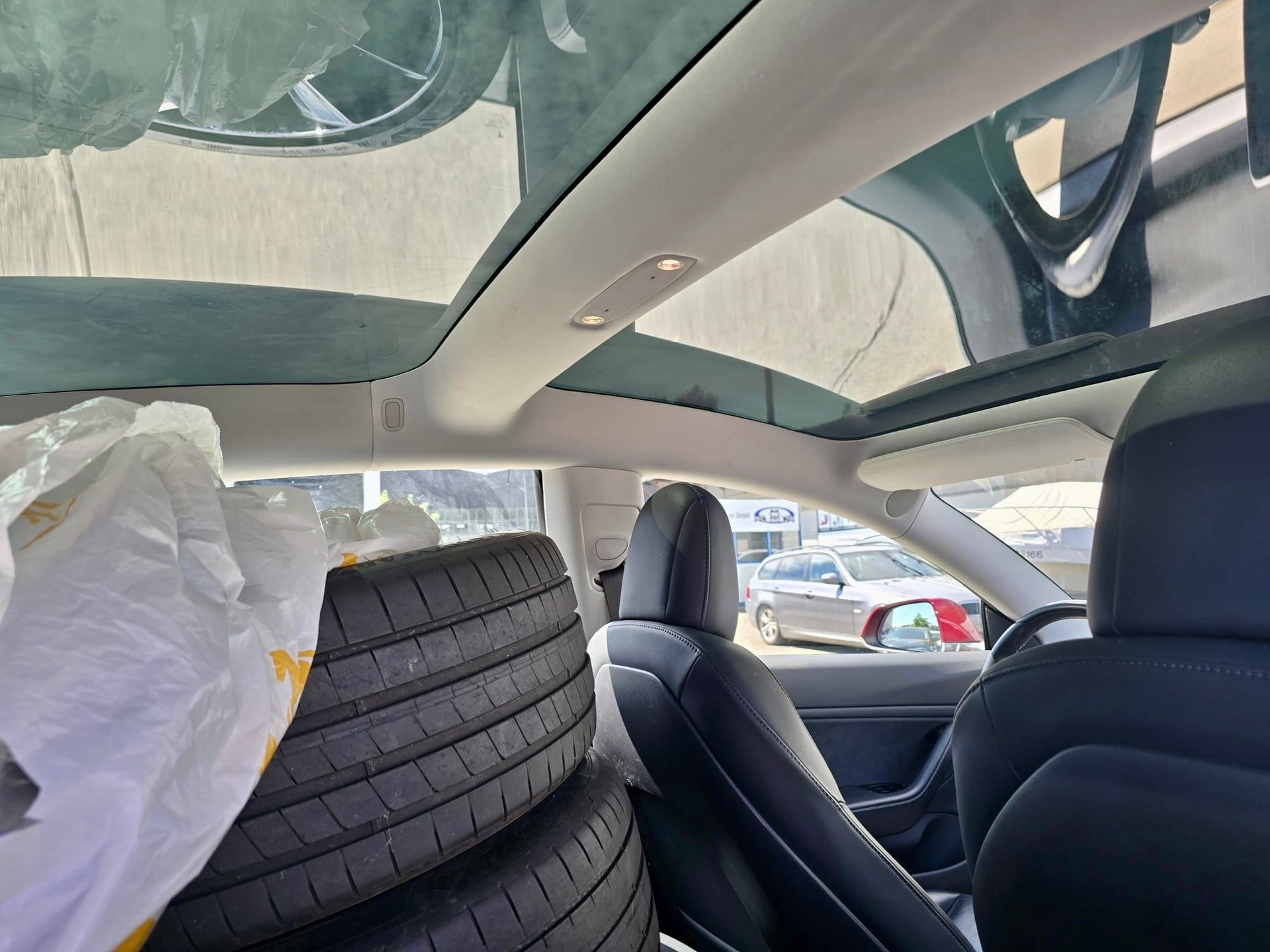 TESLA Model 3-image-11