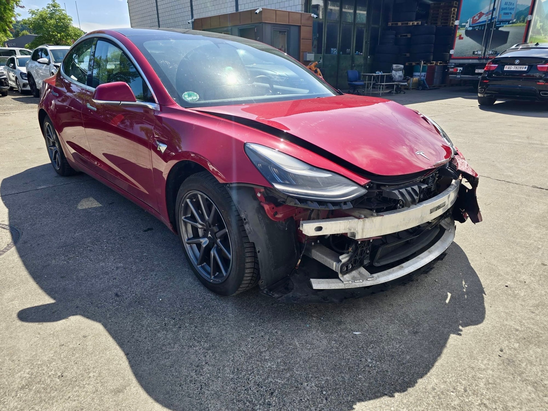 TESLA Model 3-image-1