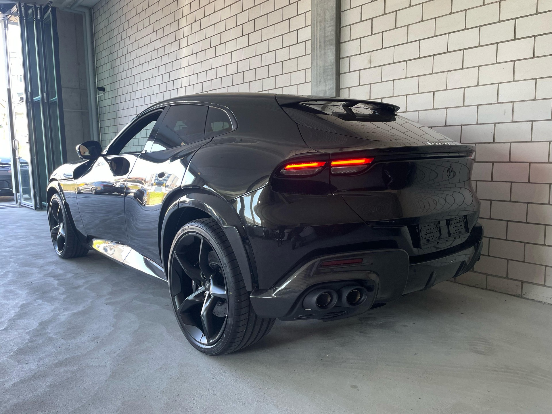 FERRARI Purosangue 6.5 V12 "All Black"-showroom-element-2
