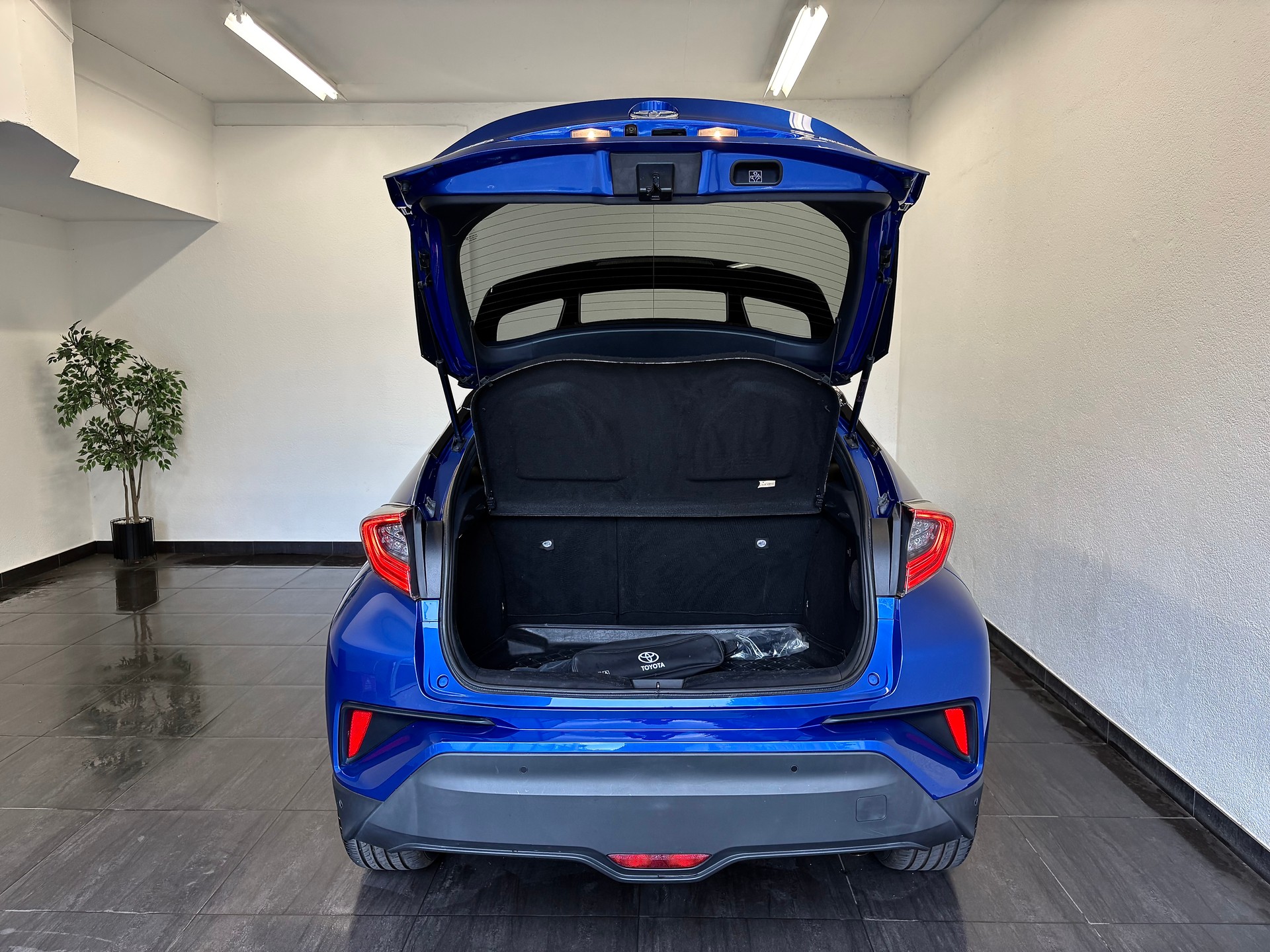 TOYOTA C-HR 1.8 HSD Style CVT-image-10