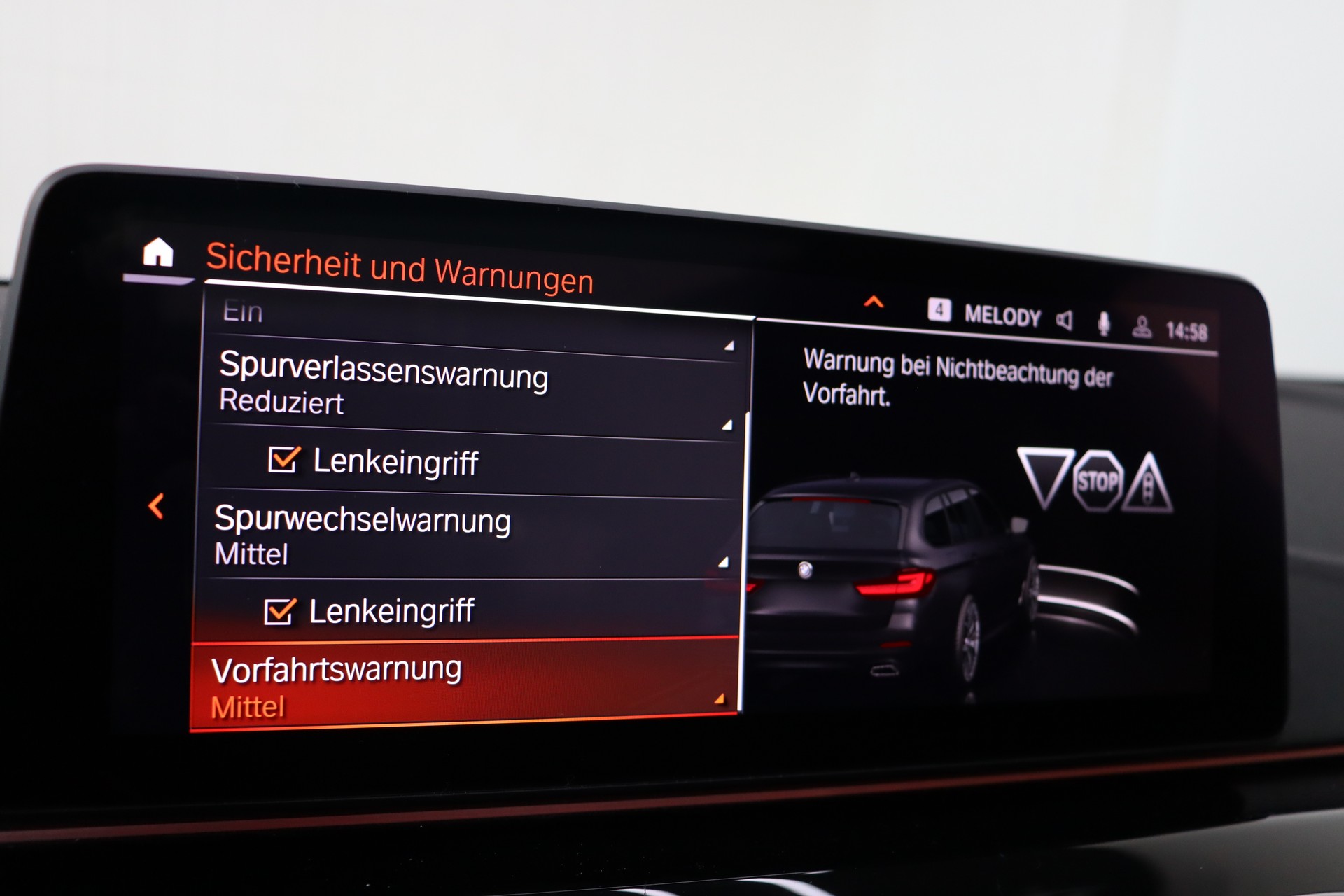 BMW 540i xDrive 48V Touring Pure M Sport Steptronic-image-19