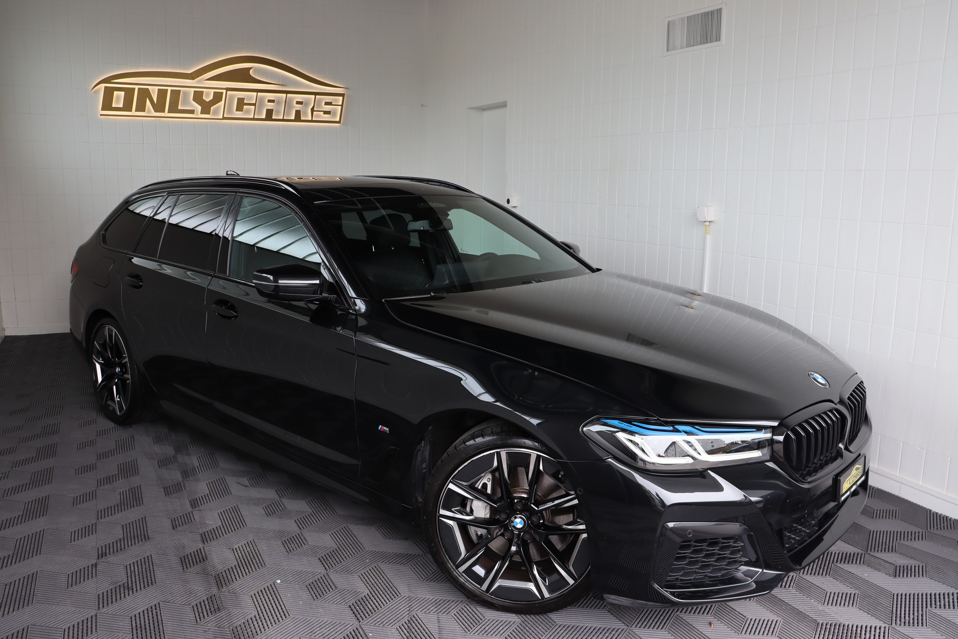 BMW 540i xDrive 48V Touring Pure M Sport Steptronic-image-4
