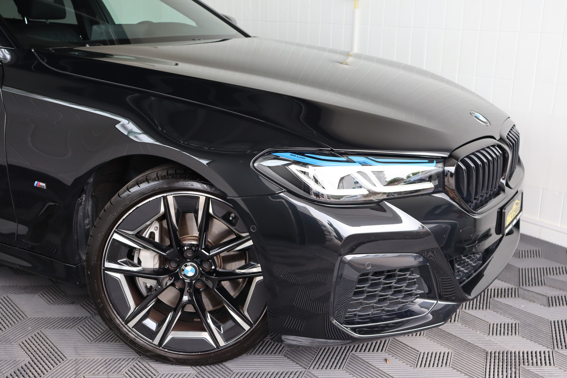 BMW 540i xDrive 48V Touring Pure M Sport Steptronic-showroom-element-3