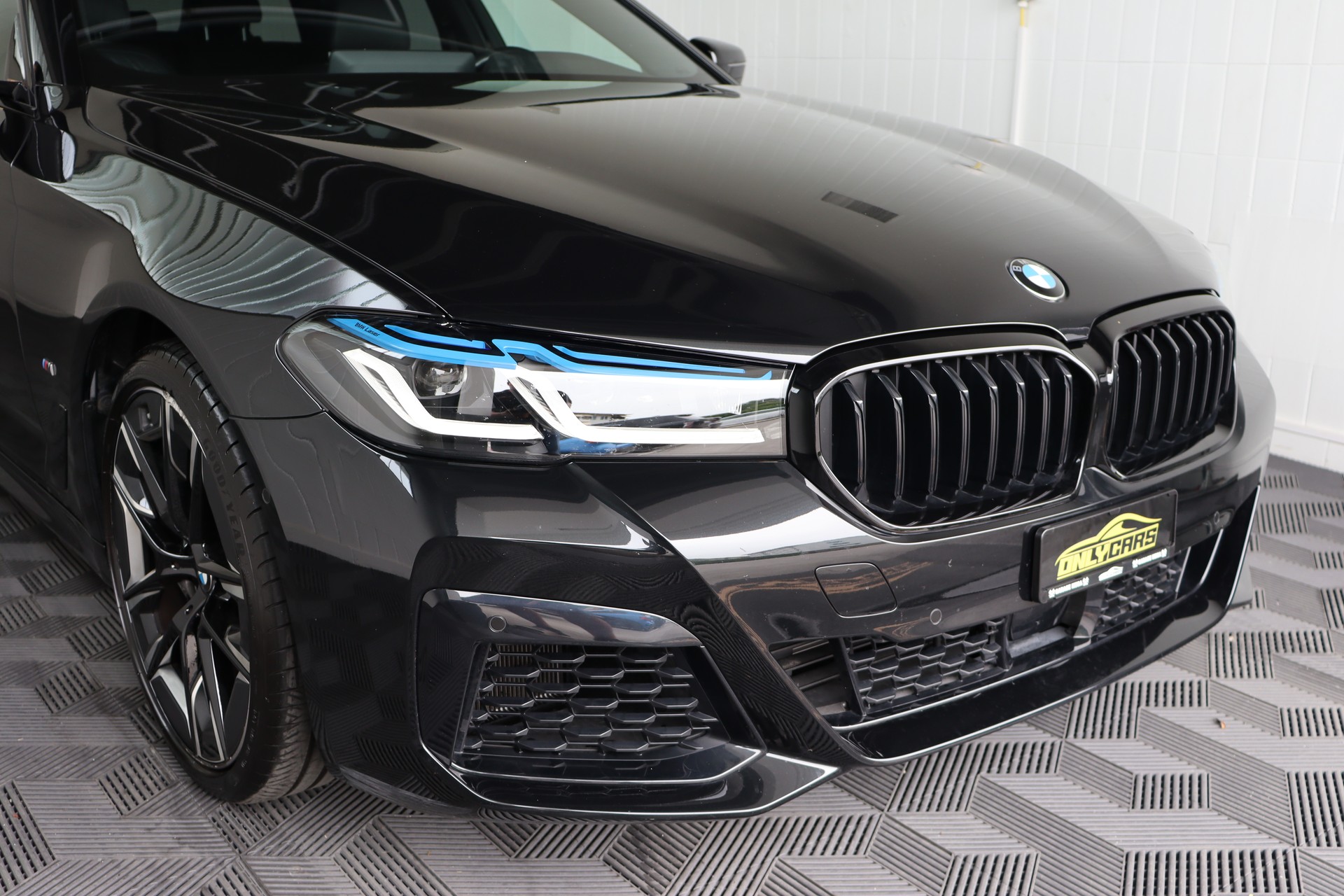 BMW 540i xDrive 48V Touring Pure M Sport Steptronic-showroom-element-2