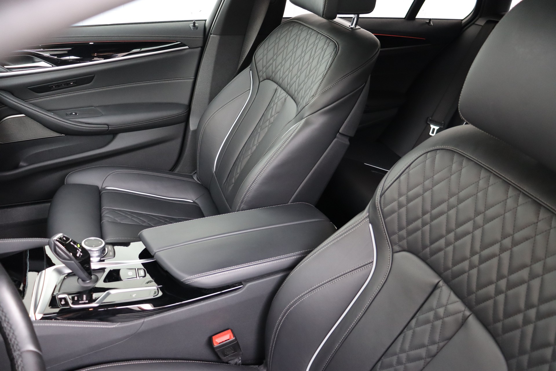 BMW 540i xDrive 48V Touring Pure M Sport Steptronic-image-11