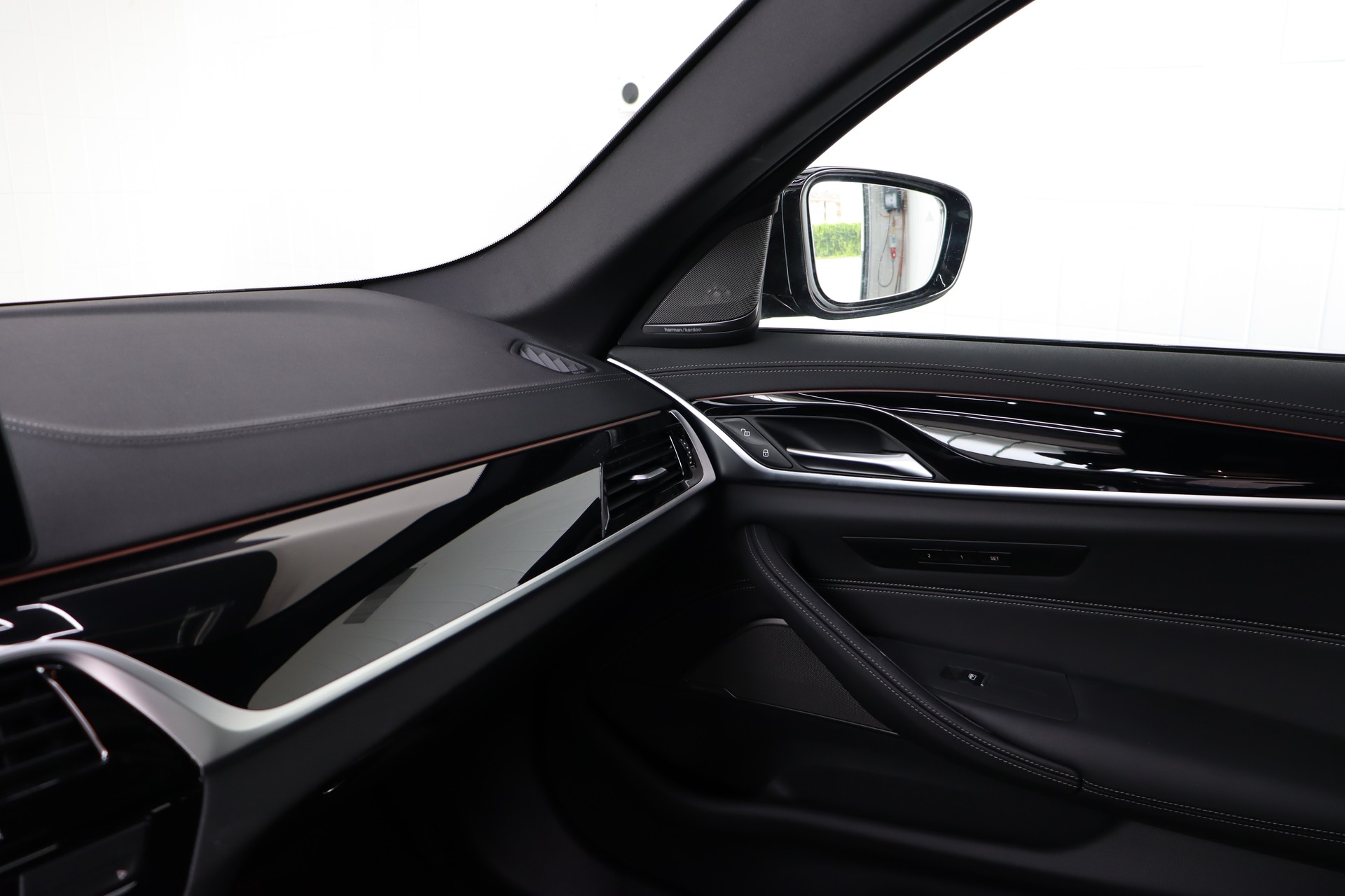 BMW 540i xDrive 48V Touring Pure M Sport Steptronic-image-12