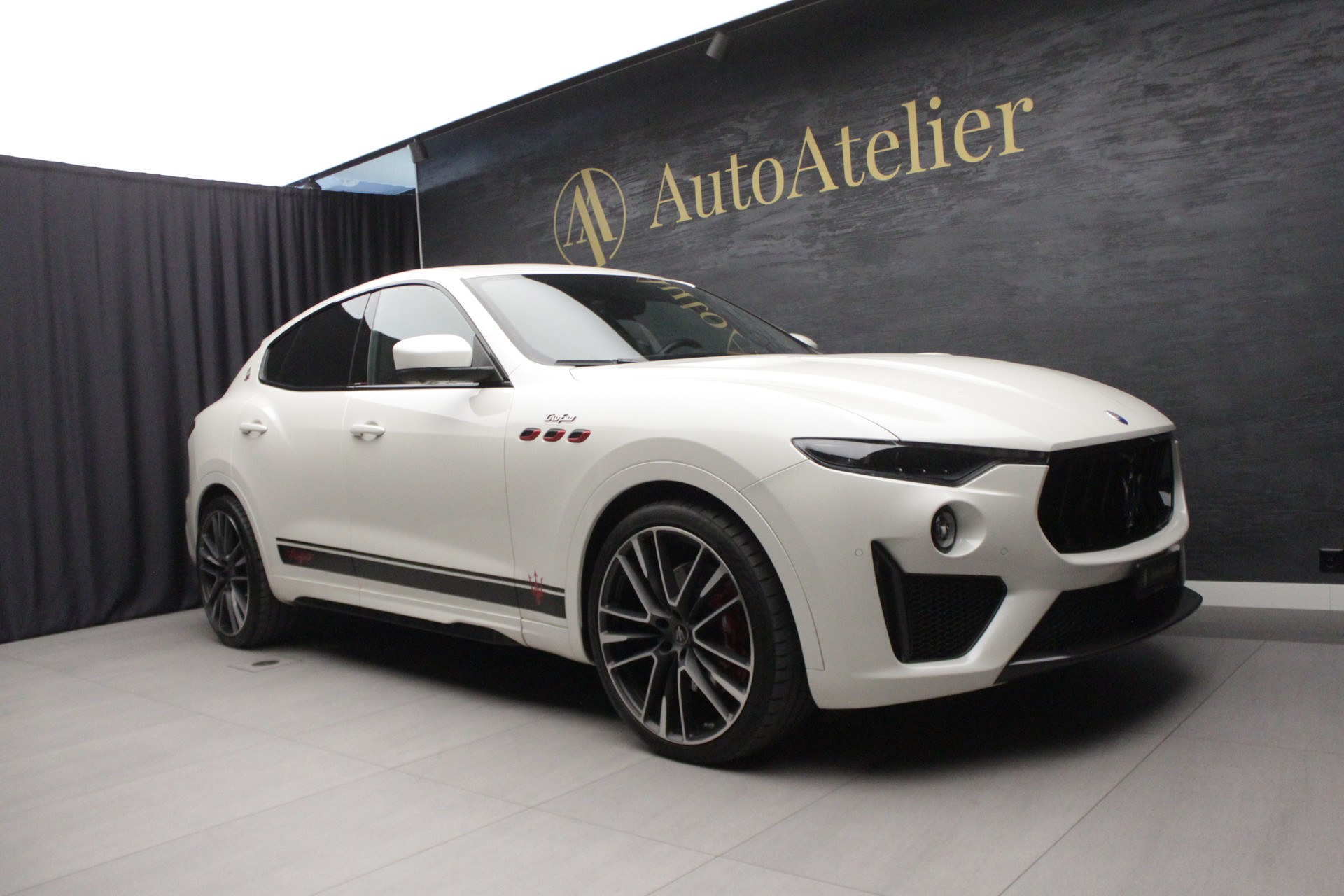 MASERATI Levante 3.8 V8 Trofeo Q4 Automatica-showroom-element-3