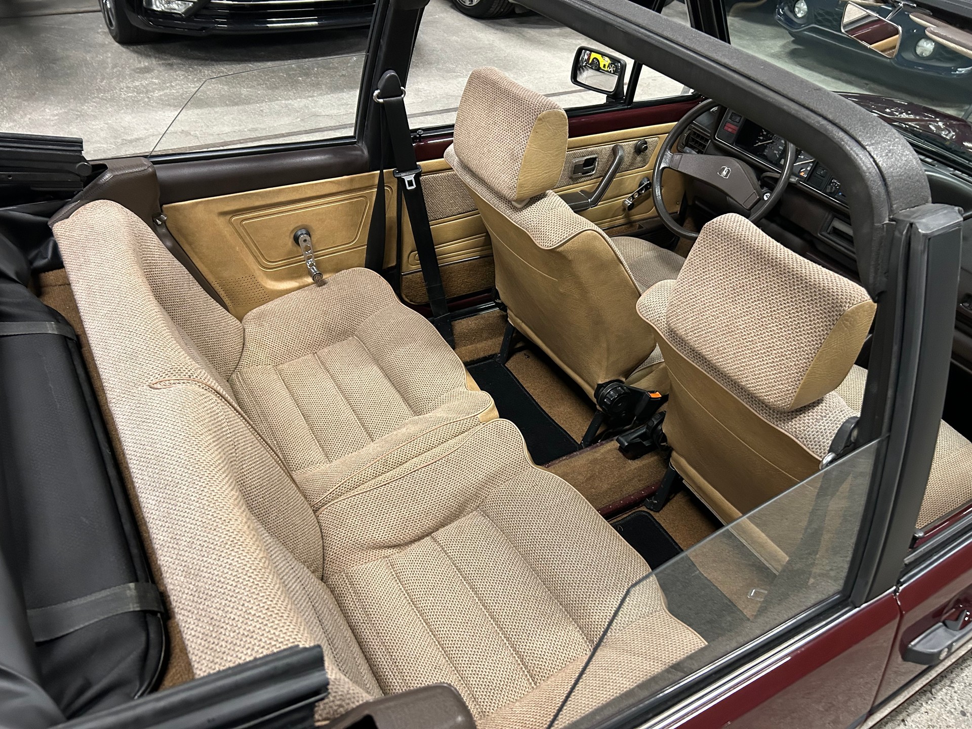 VW Golf Cabriolet 1600 GL-image-19