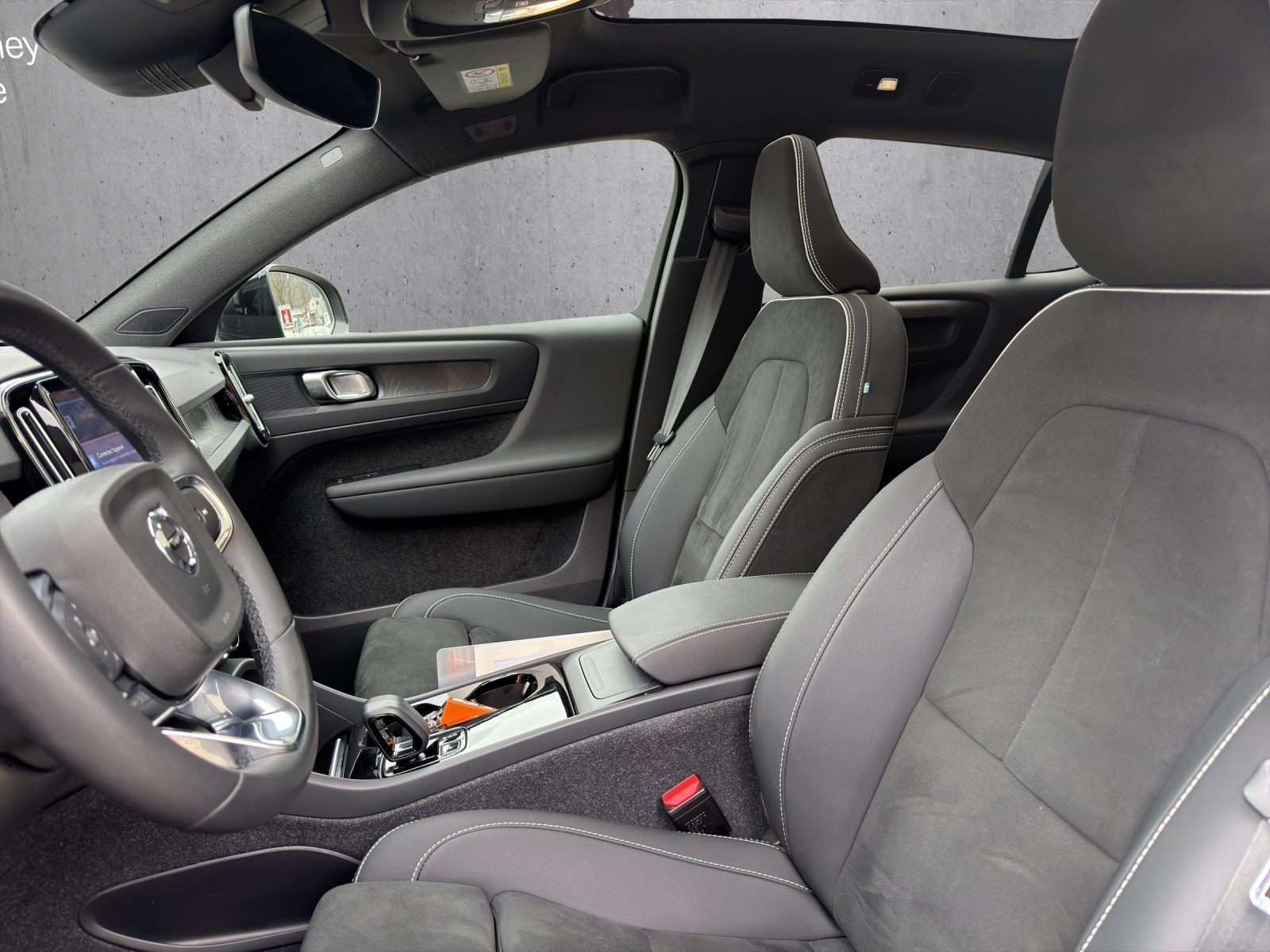 VOLVO C40 P6 Recharge Plus-showroom-element-2