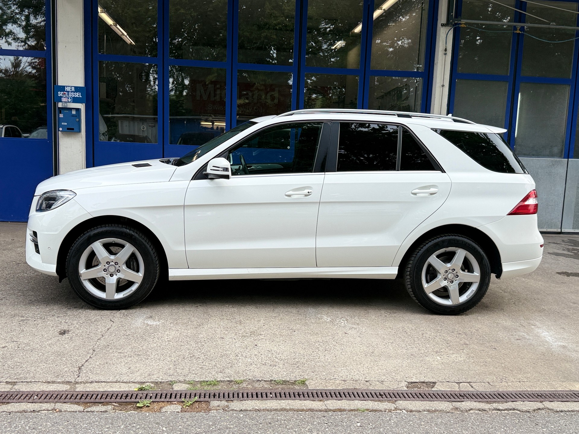 MERCEDES-BENZ ML 350 BlueTEC Executive 4Matic 7G-Tronic-showroom-element-1