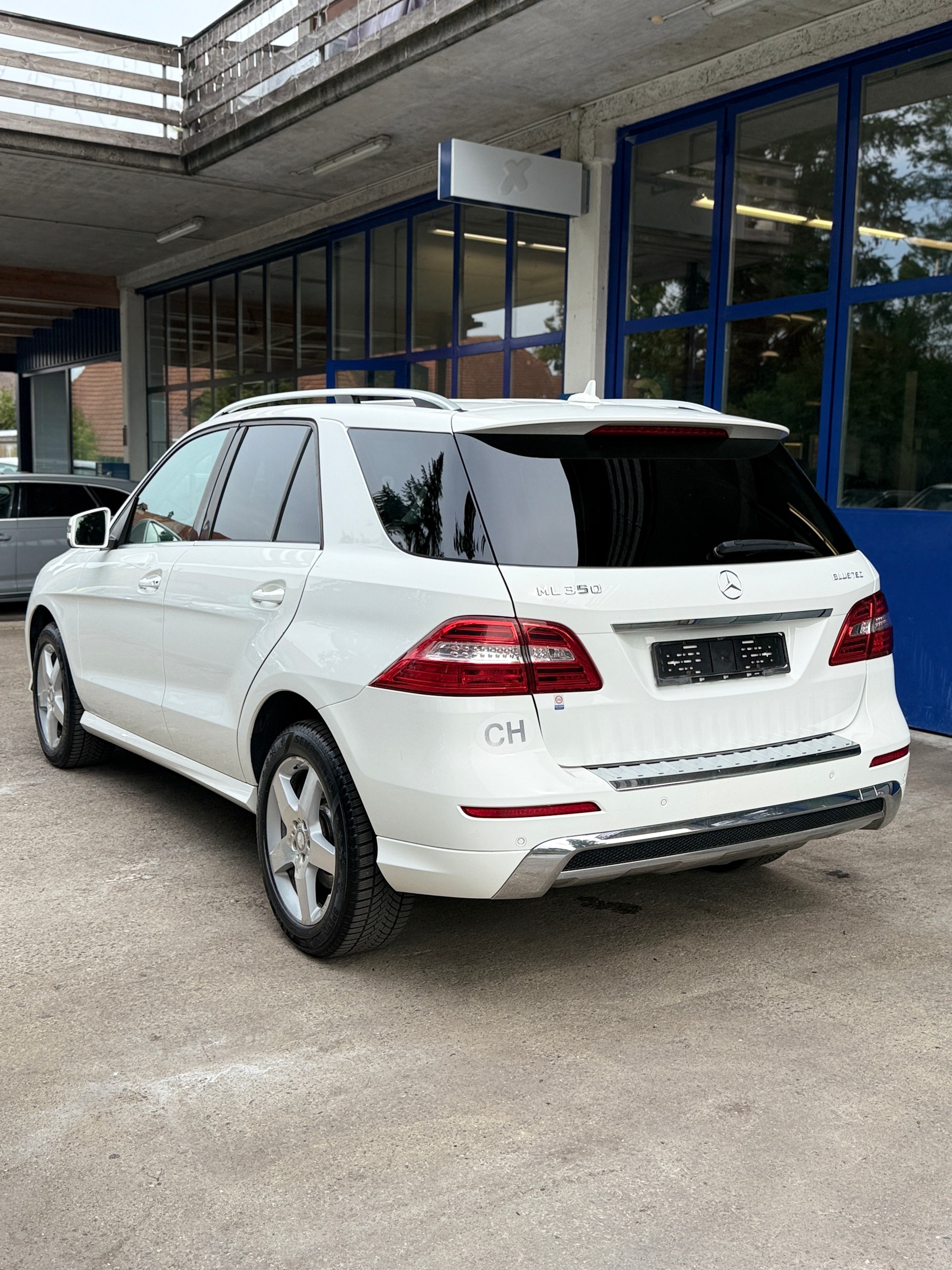 MERCEDES-BENZ ML 350 BlueTEC Executive 4Matic 7G-Tronic-showroom-element-2