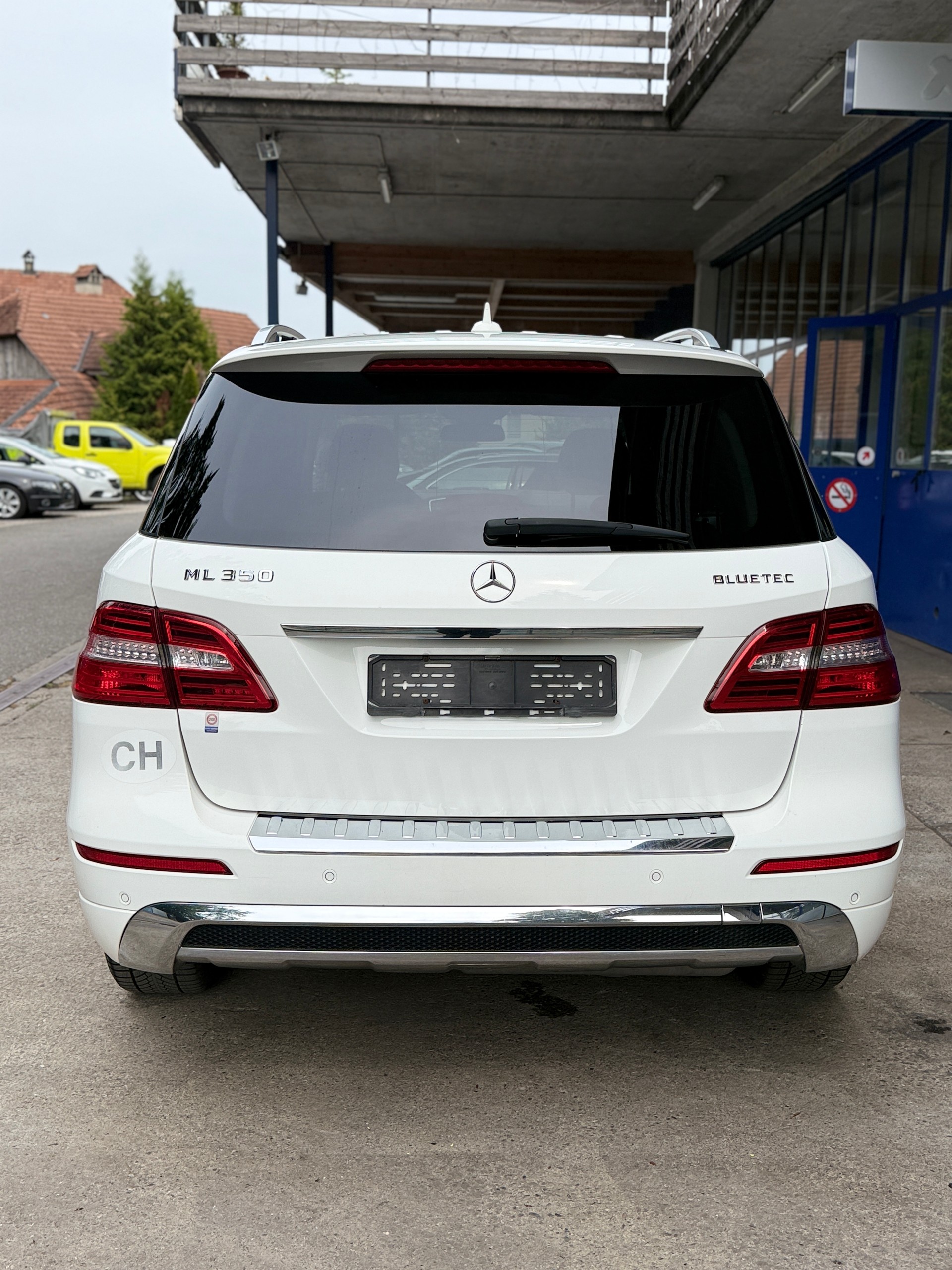 MERCEDES-BENZ ML 350 BlueTEC Executive 4Matic 7G-Tronic-showroom-element-3