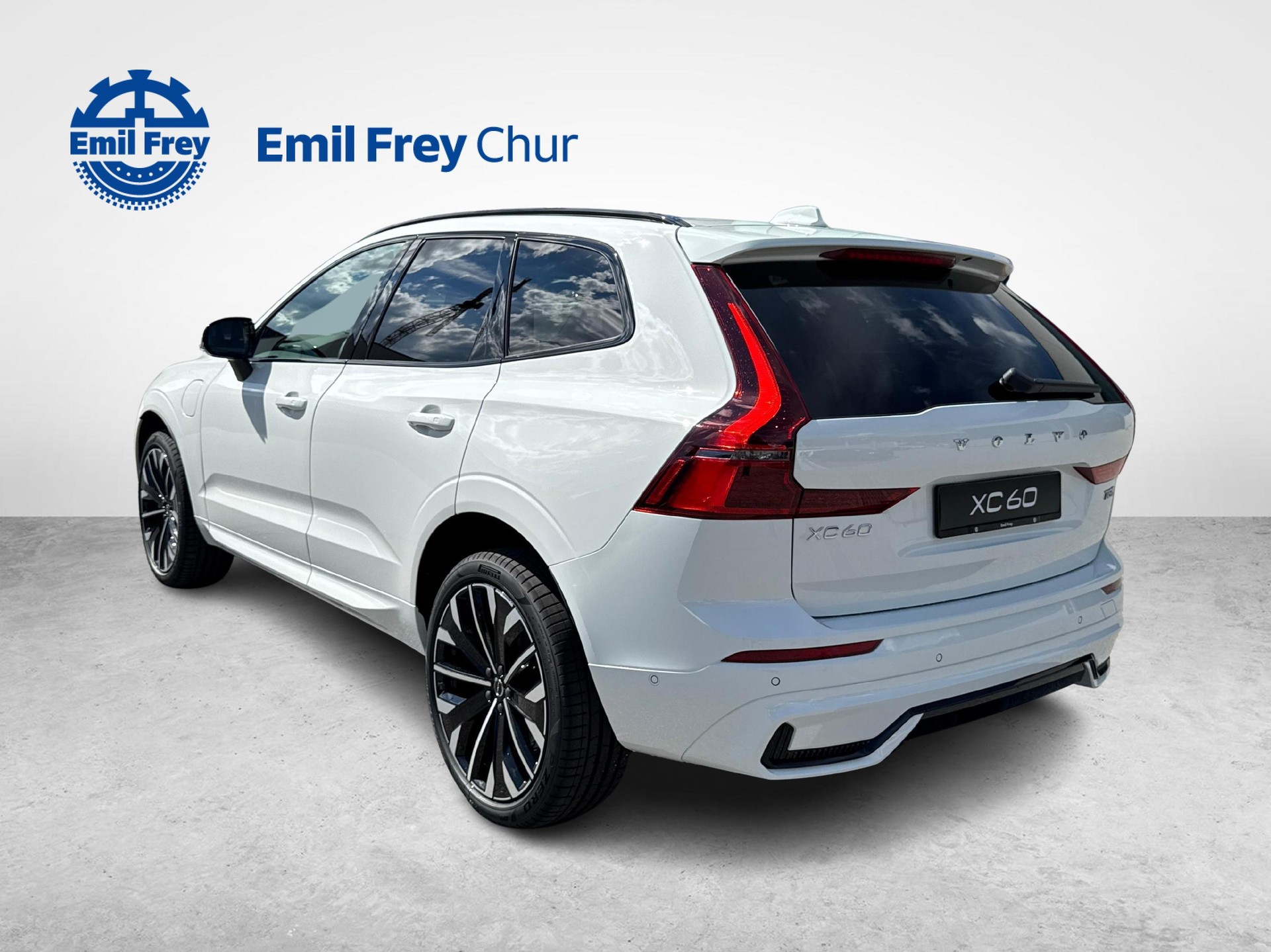 VOLVO XC60 2.0 T8 TE Ultra Dark eAWD-showroom-element-2