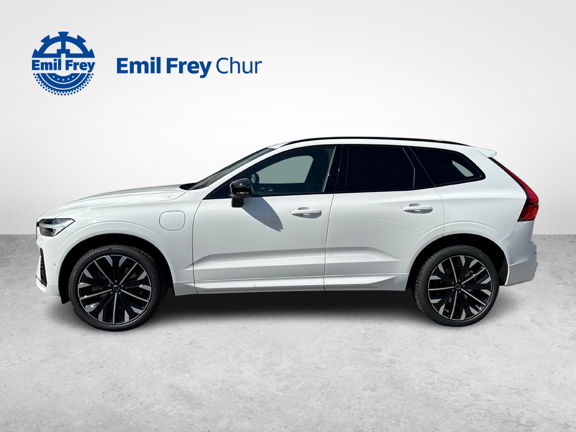 VOLVO XC60 2.0 T8 TE Ultra Dark eAWD-showroom-element-1