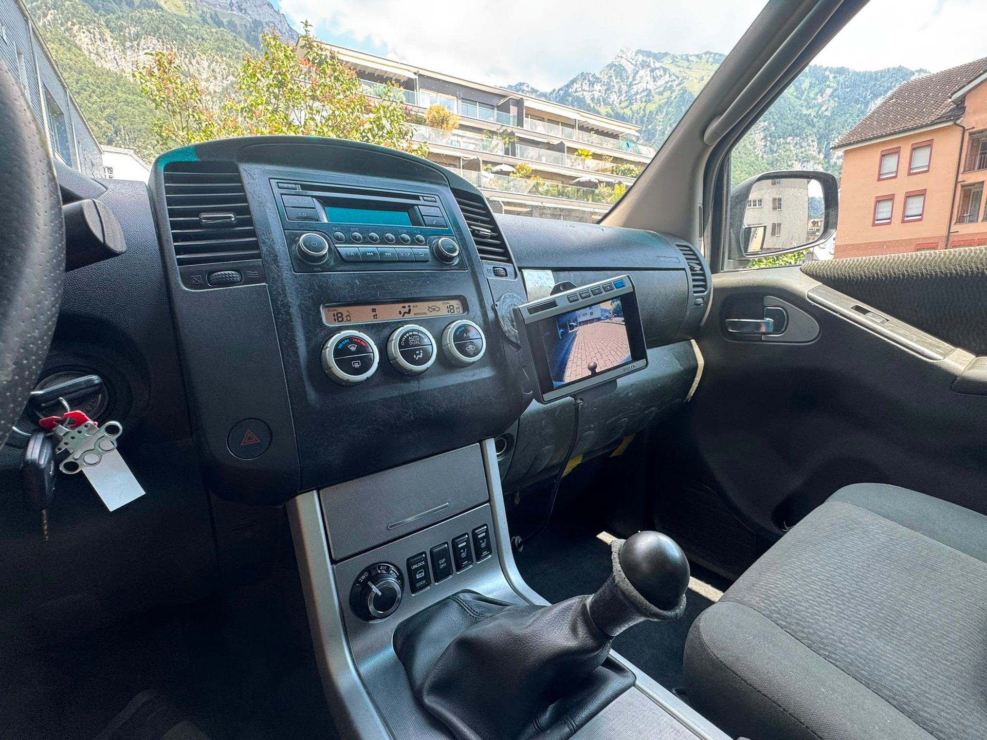 NISSAN Navara King Cab SE 2.5 dCi 4WD-image-11