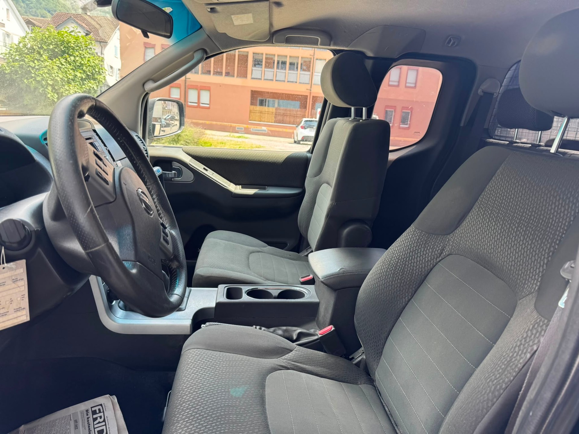 NISSAN Navara King Cab SE 2.5 dCi 4WD-image-6
