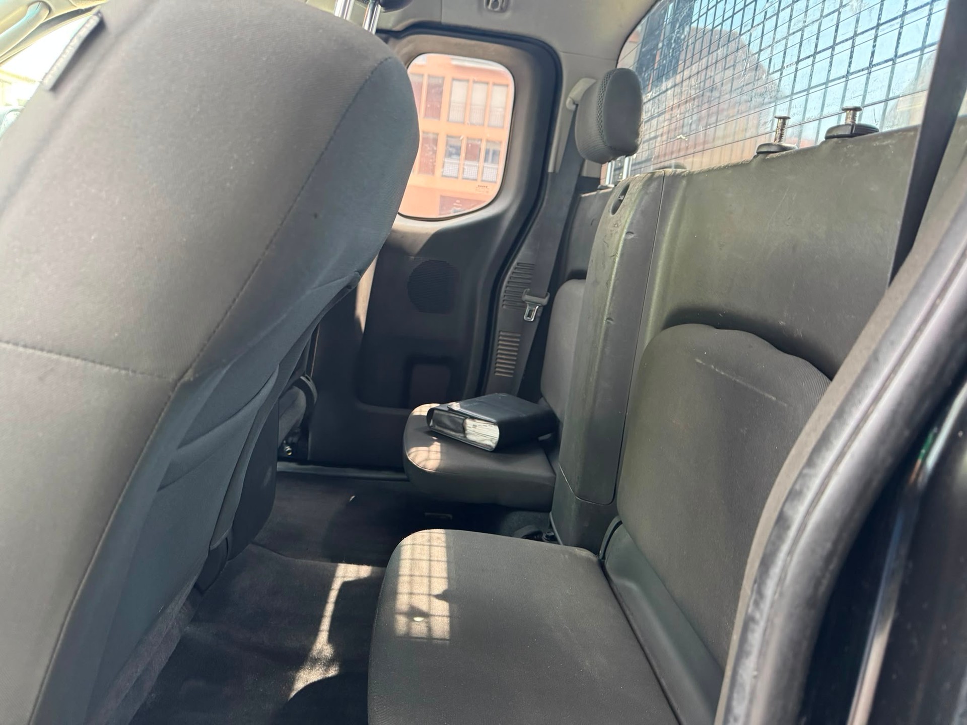 NISSAN Navara King Cab SE 2.5 dCi 4WD-image-9