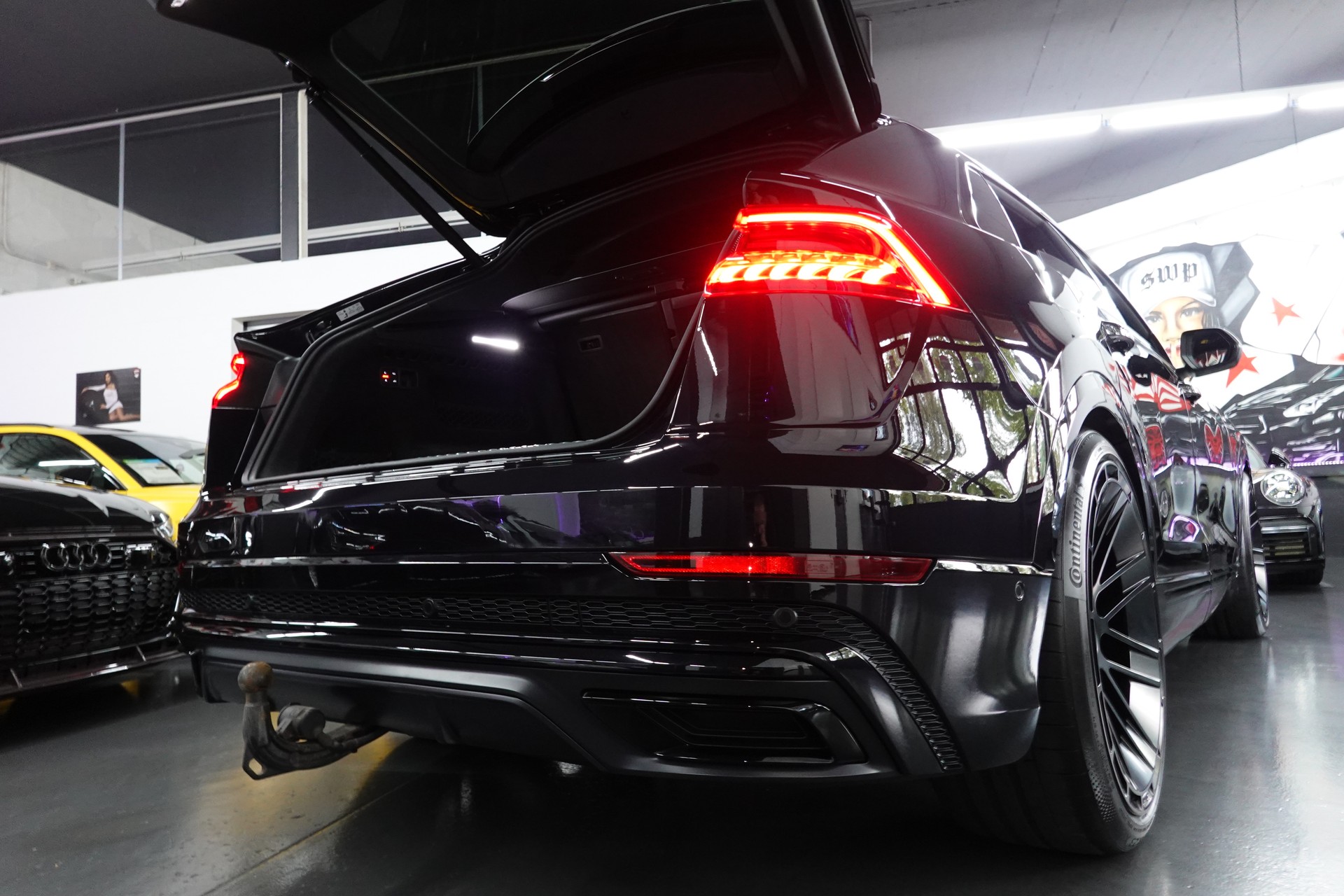 AUDI Q8 50 TDI QUATTRO TIPTRONIC FULL CH-FZ BLACK 23"SANSAR-image-45