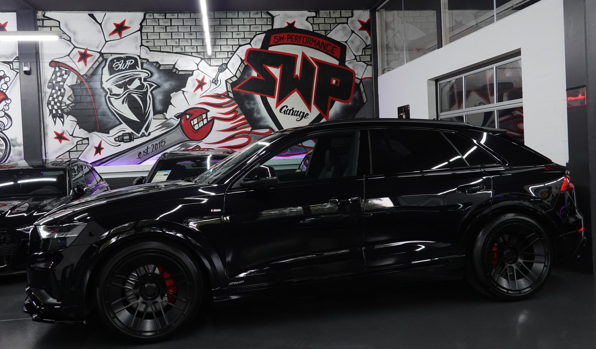AUDI Q8 50 TDI QUATTRO TIPTRONIC FULL CH-FZ BLACK 23"SANSAR-showroom-element-1