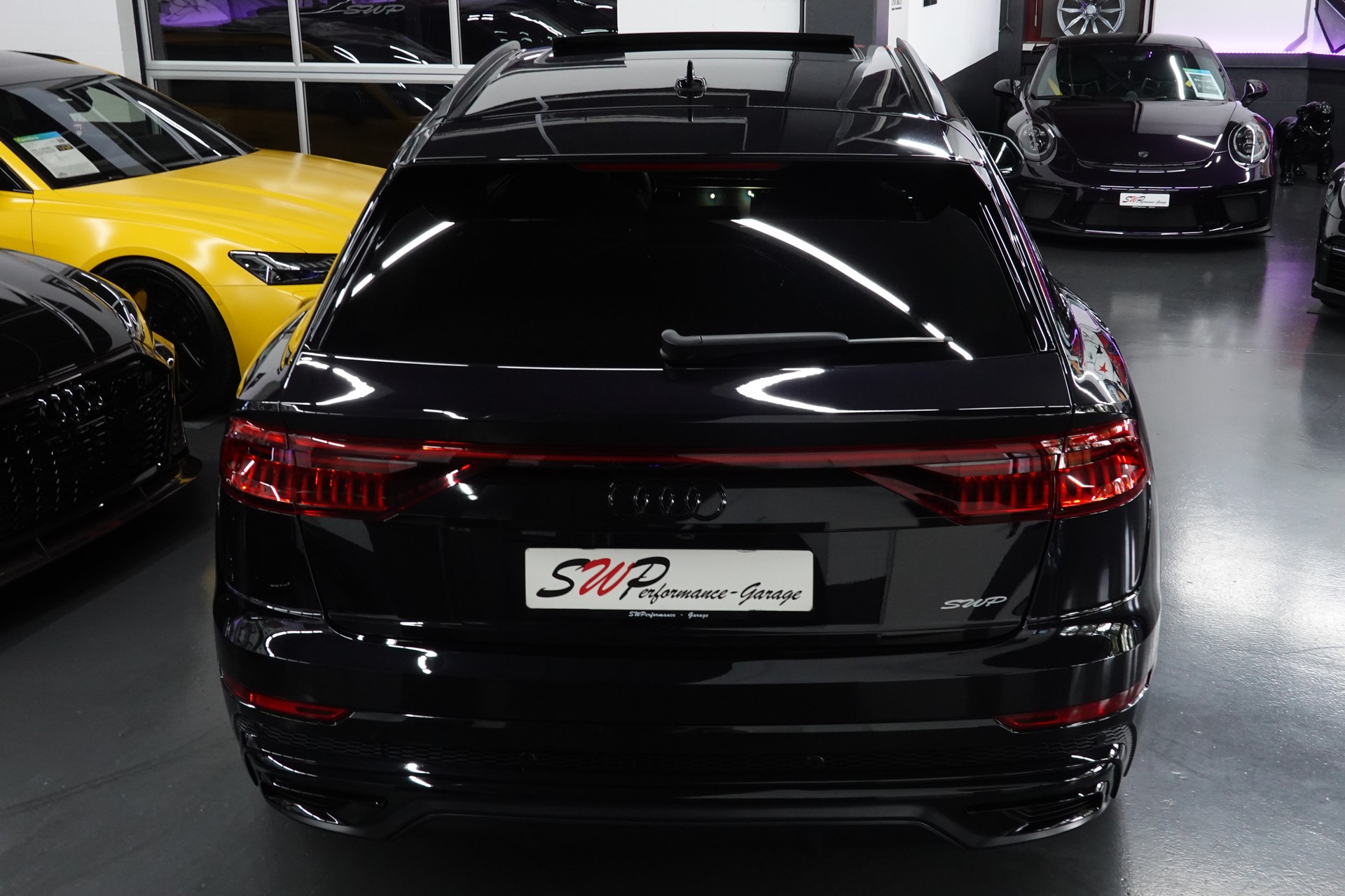 AUDI Q8 50 TDI QUATTRO TIPTRONIC FULL CH-FZ BLACK 23"SANSAR-image-27