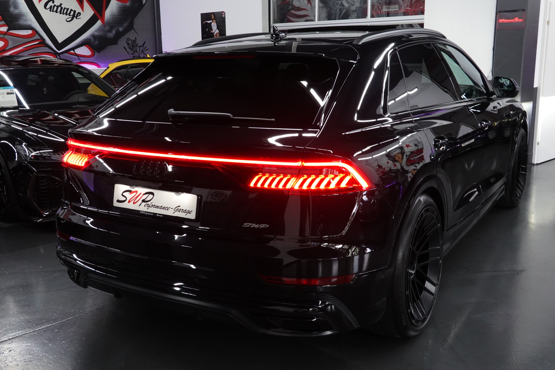 AUDI Q8 50 TDI QUATTRO TIPTRONIC FULL CH-FZ BLACK 23"SANSAR-image-25