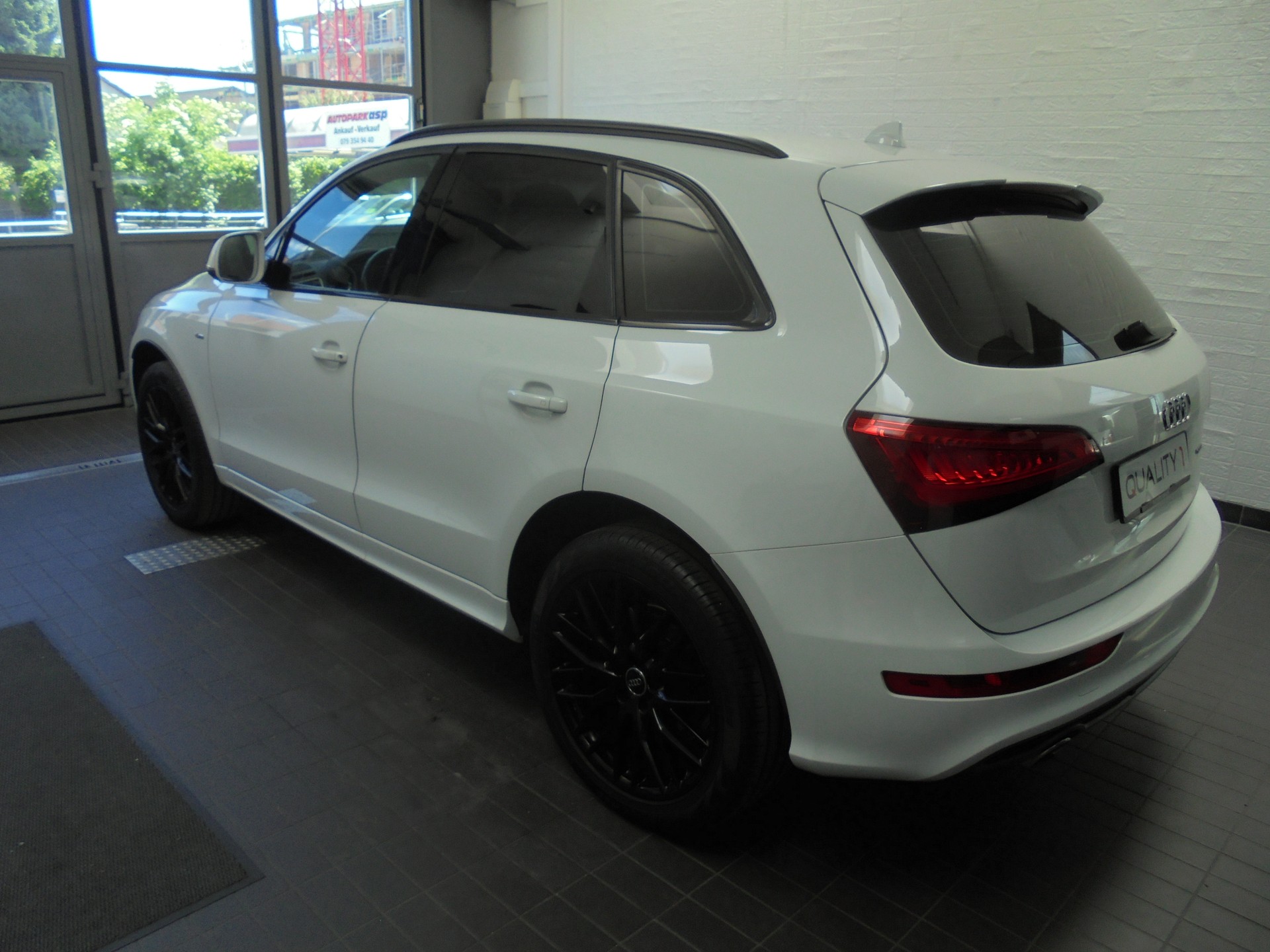 AUDI Q5 2.0 TDI quattro S-tronic-image-2
