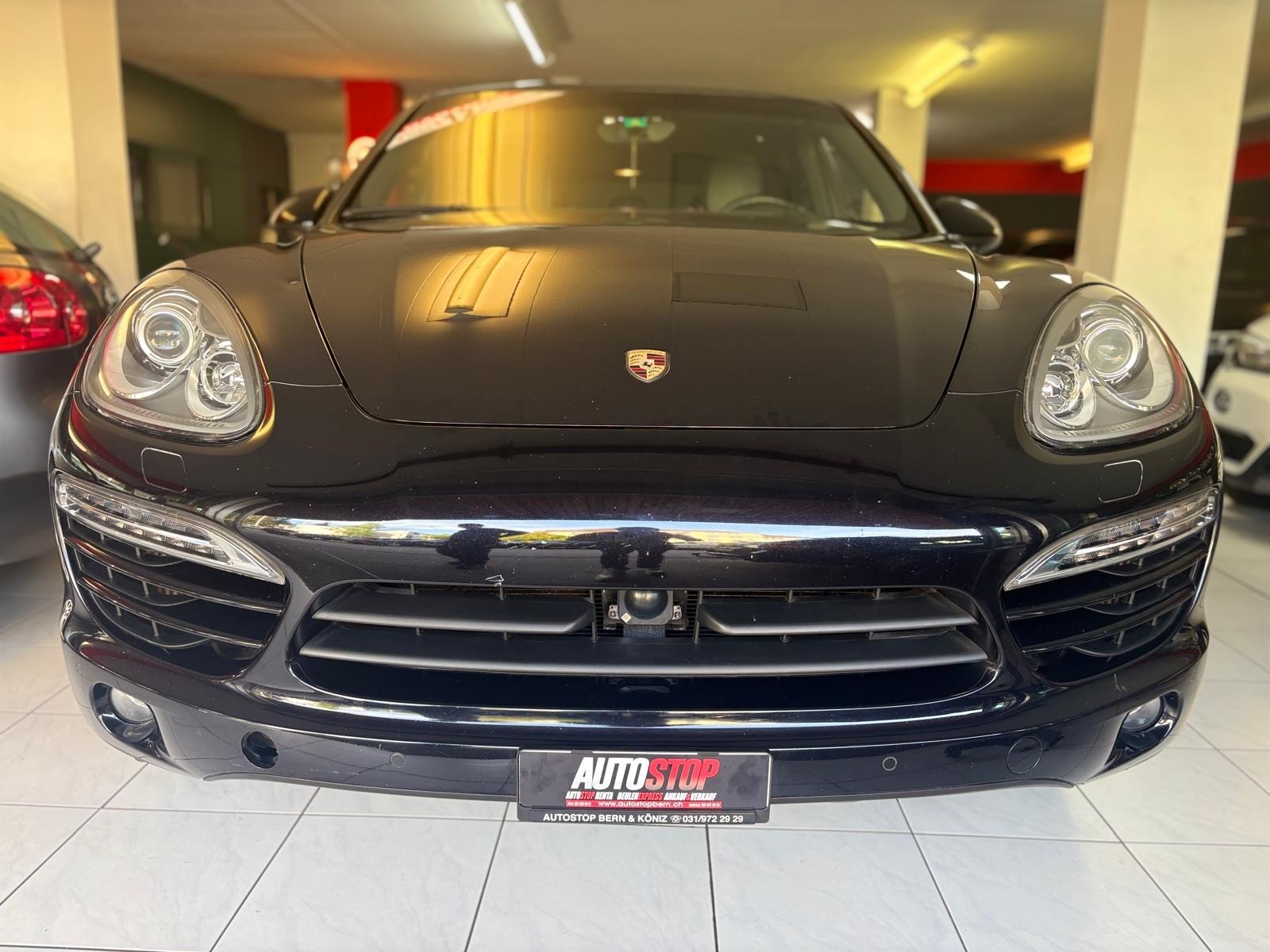 PORSCHE Cayenne Diesel-showroom-element-3