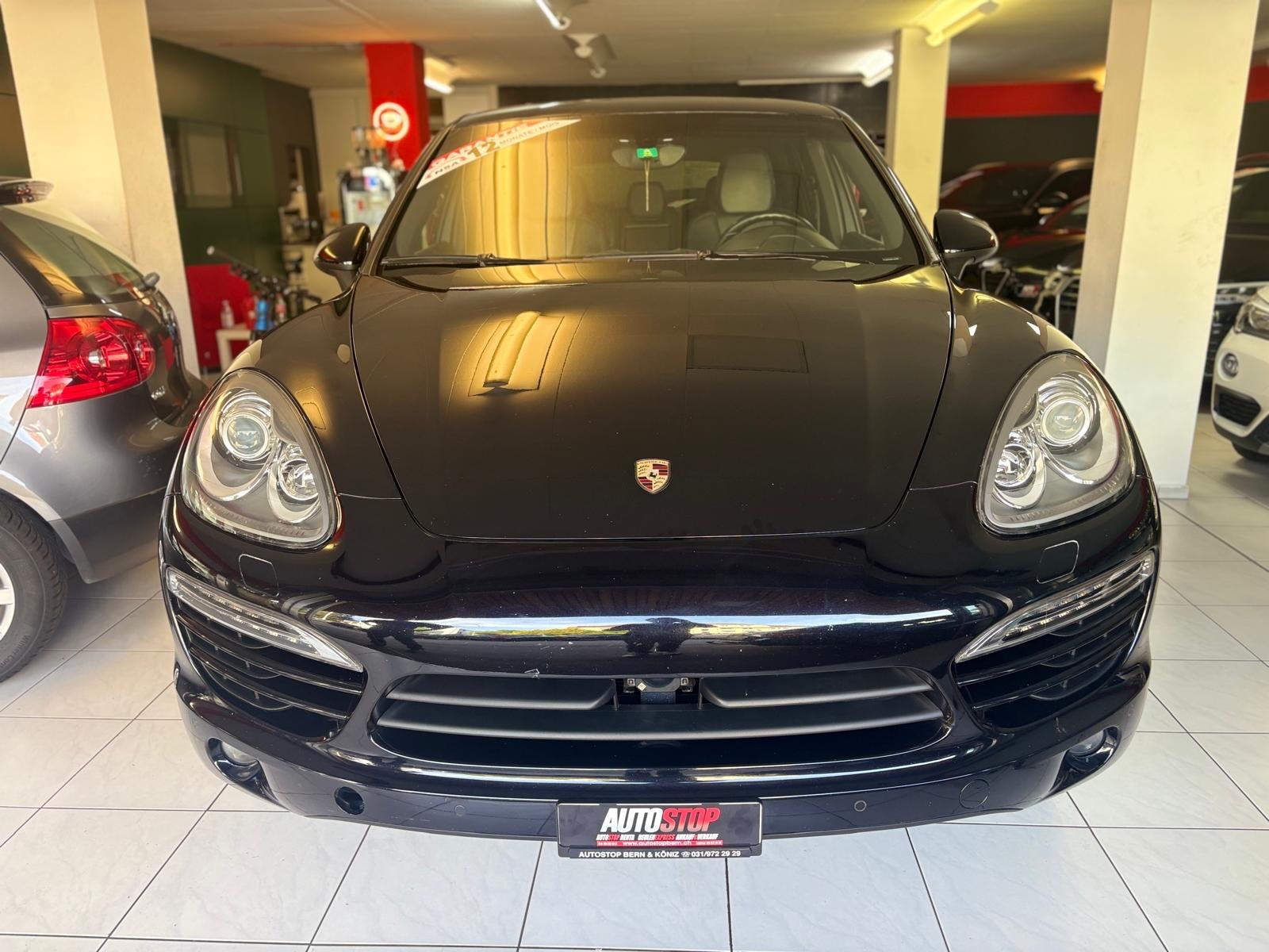 PORSCHE Cayenne Diesel-showroom-element-1