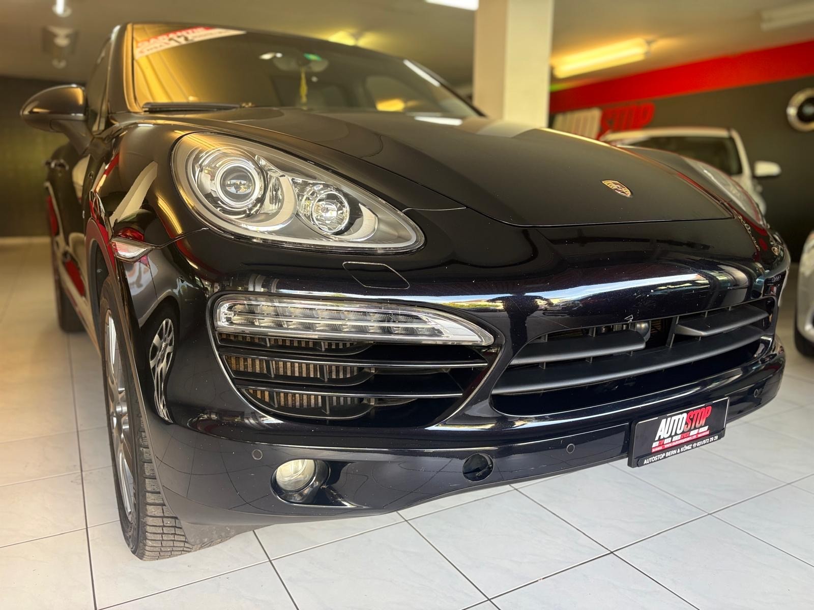 PORSCHE Cayenne Diesel-showroom-element-2