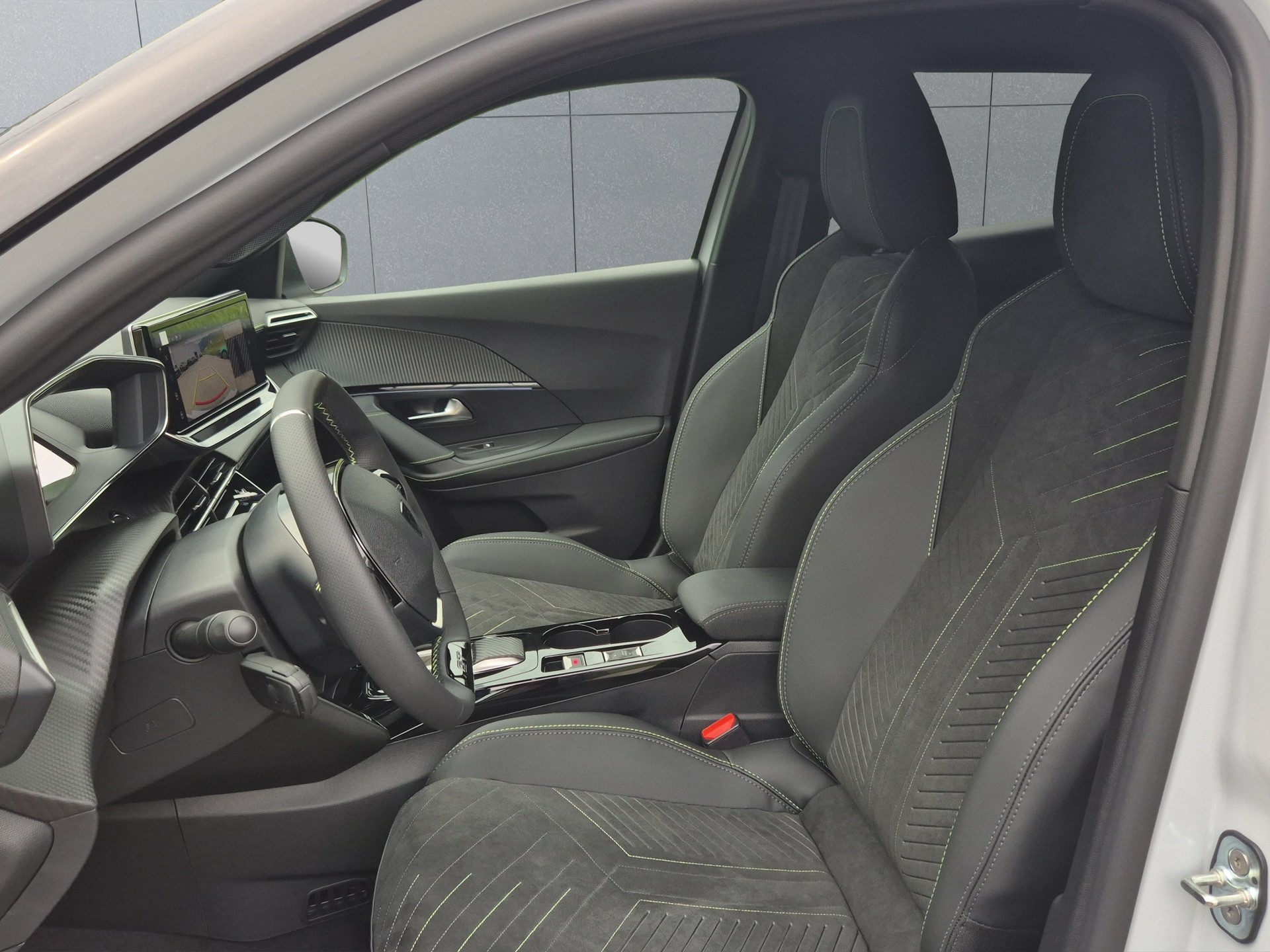 PEUGEOT 2008 1.2 Hybrid 145 GT Exclusive-image-8