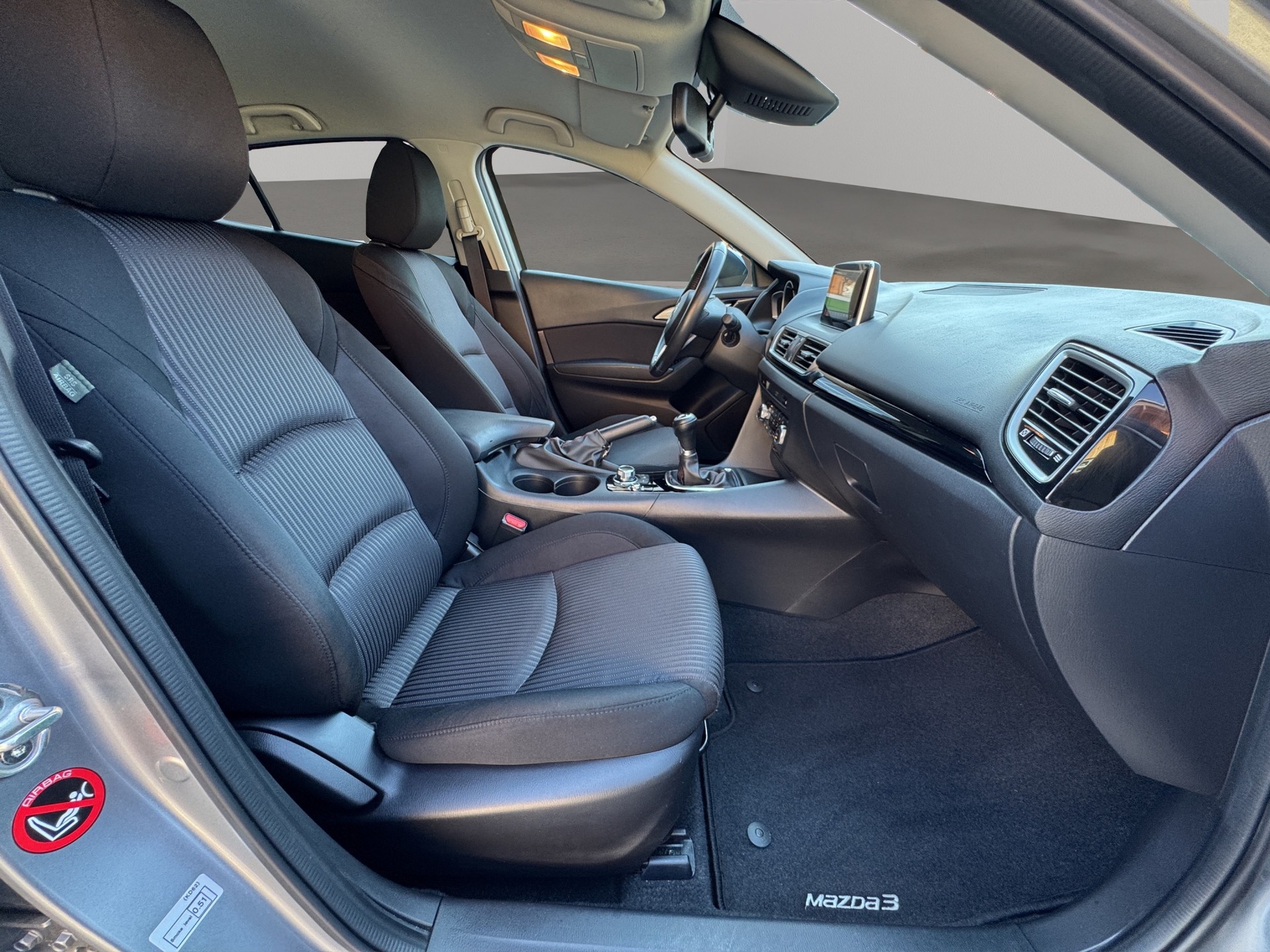 MAZDA 3 2.2 16V CD Revolution-image-11