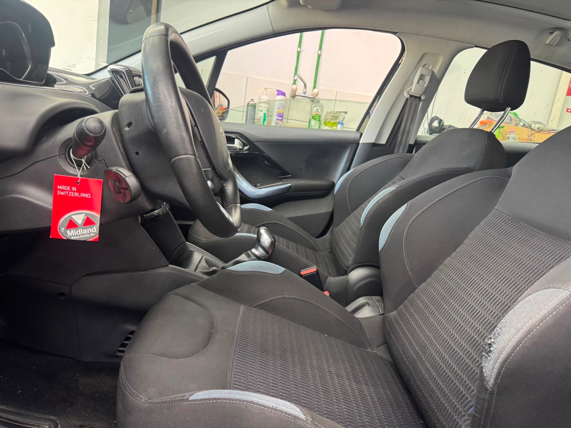 PEUGEOT 208 1.6 VTI Allure-image-13