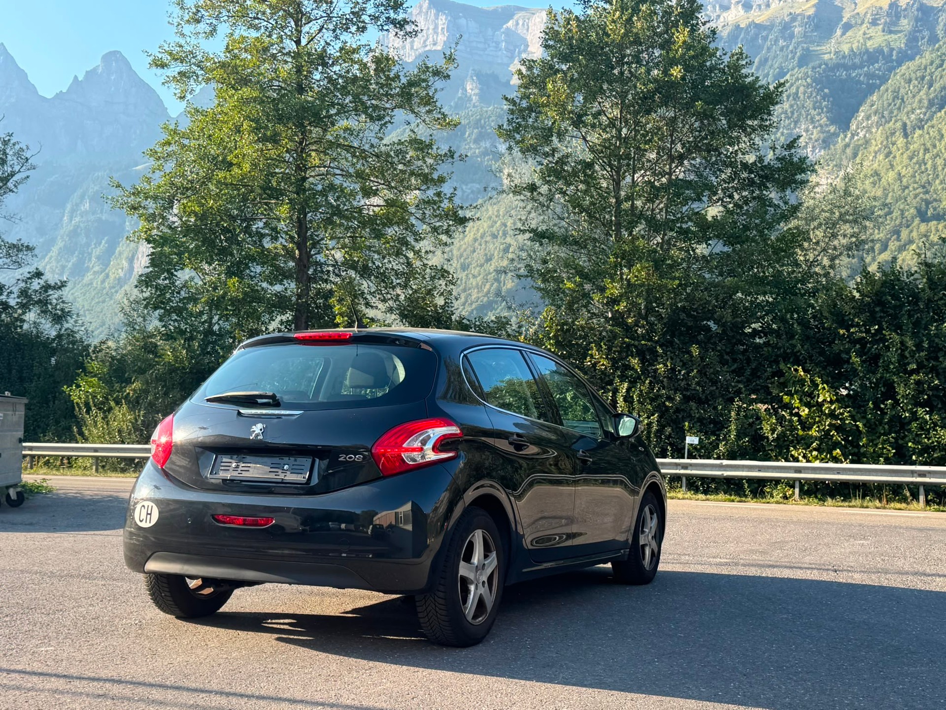 PEUGEOT 208 1.6 VTI Allure-image-4