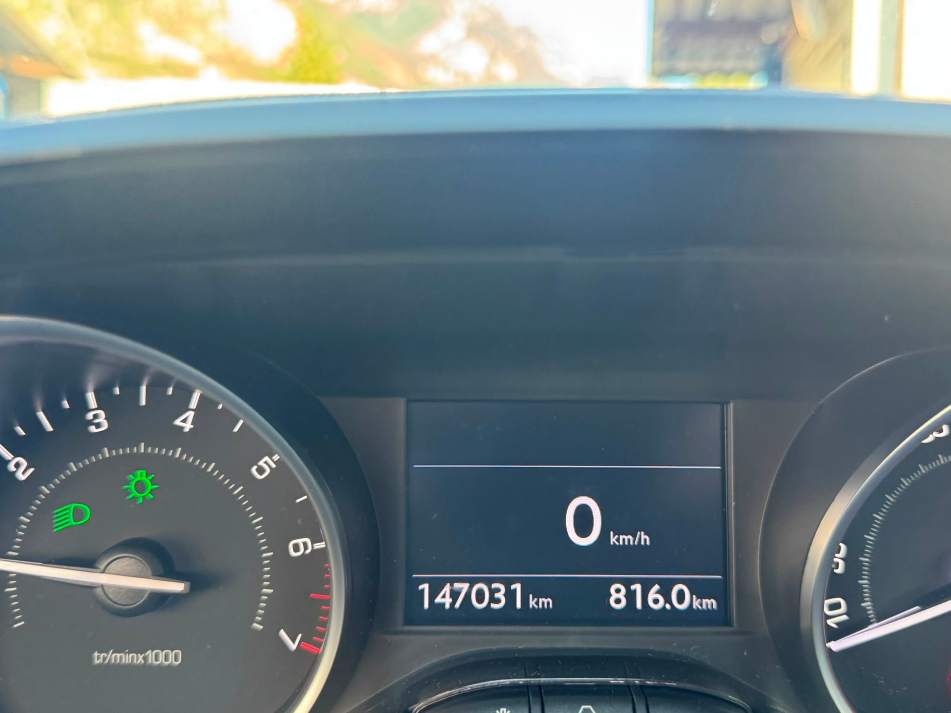 PEUGEOT 208 1.6 VTI Allure-image-9