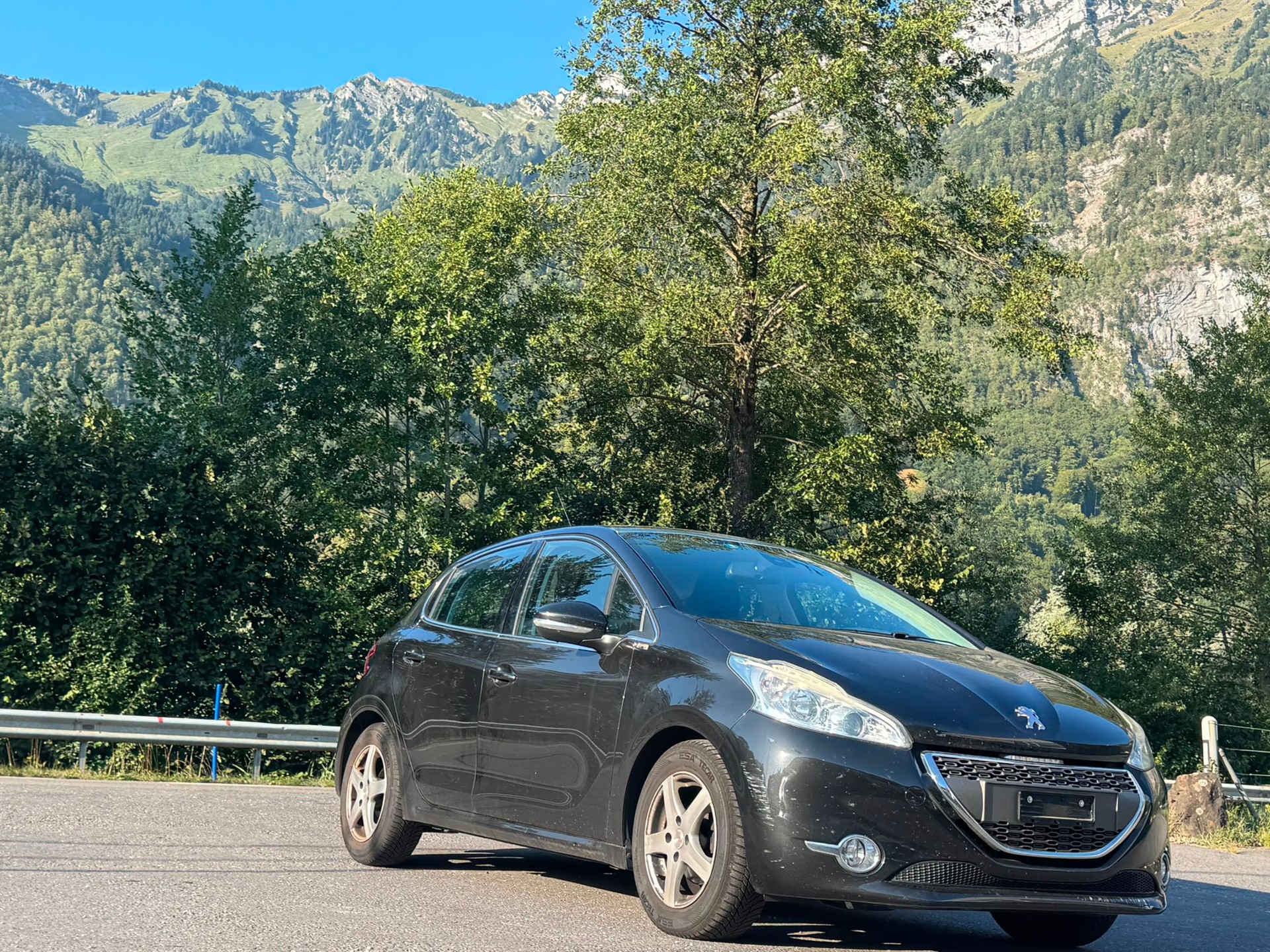 PEUGEOT 208 1.6 VTI Allure-image-2
