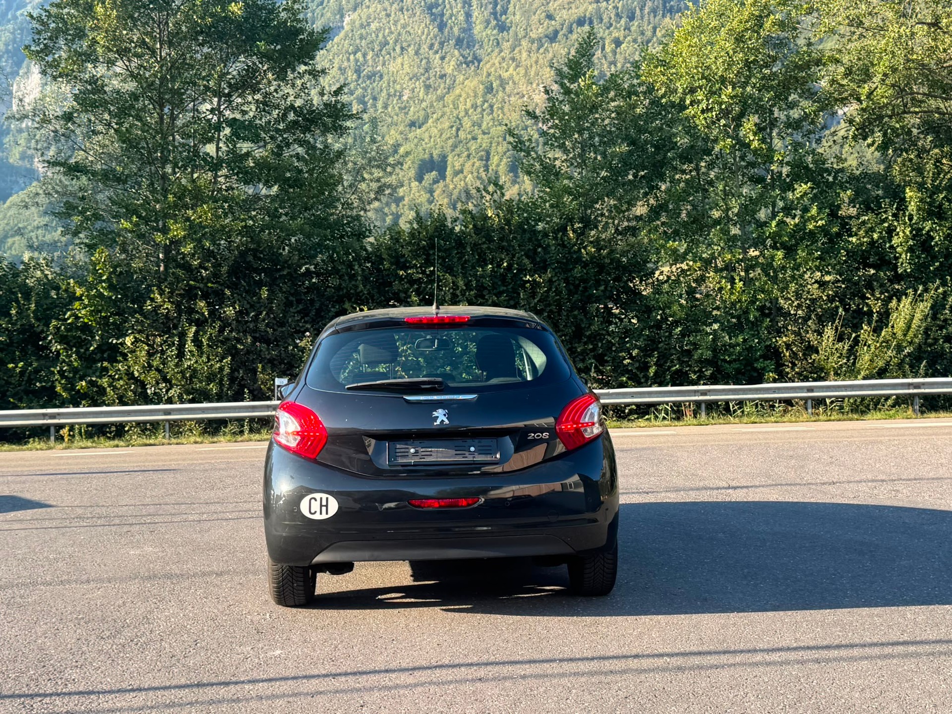 PEUGEOT 208 1.6 VTI Allure-image-5