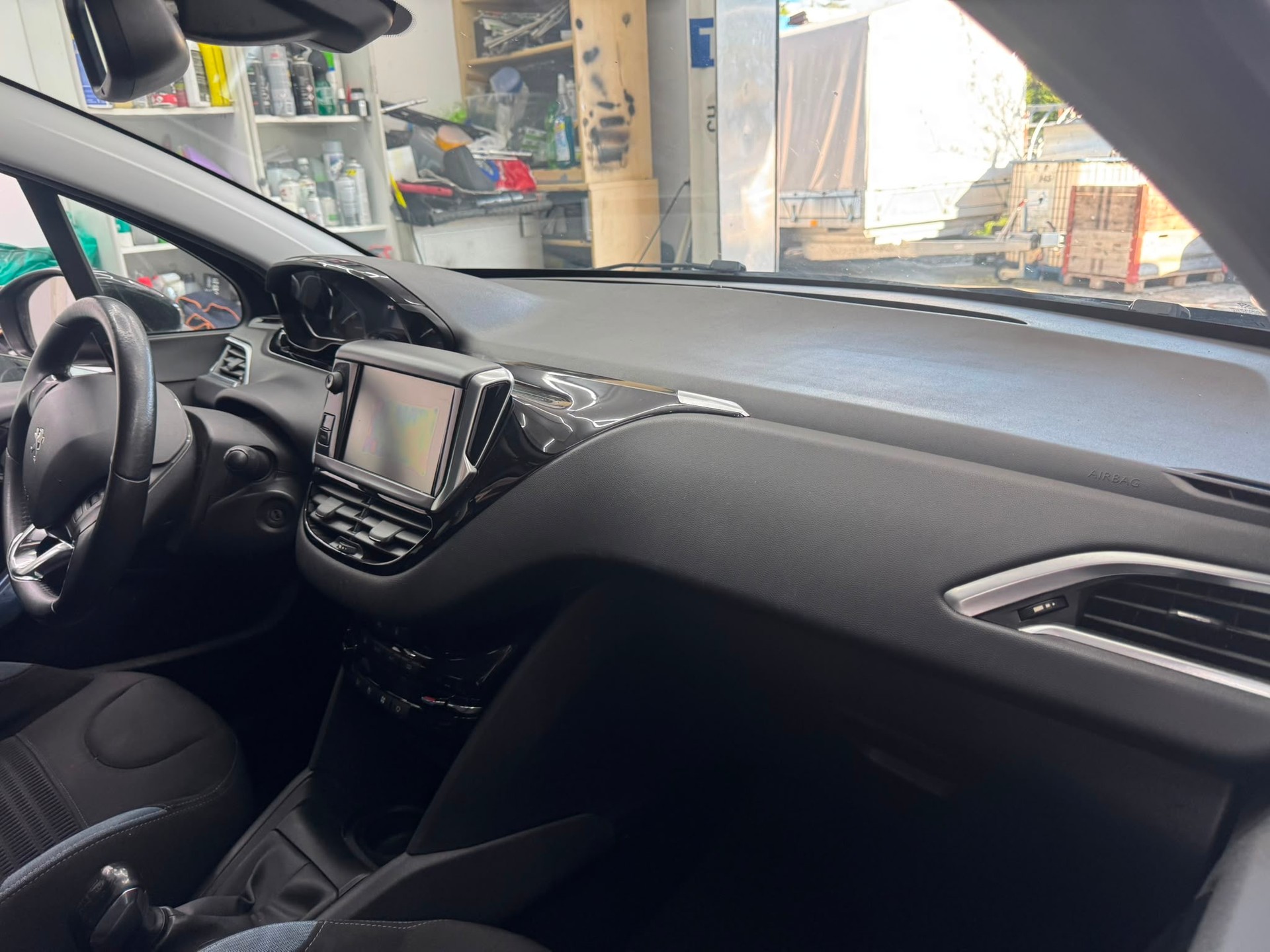 PEUGEOT 208 1.6 VTI Allure-image-8