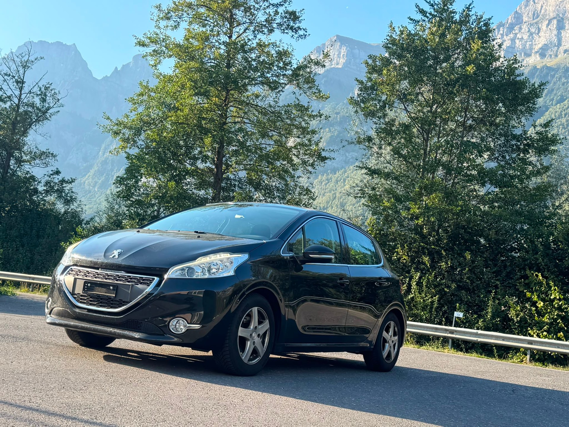PEUGEOT 208 1.6 VTI Allure-image-1