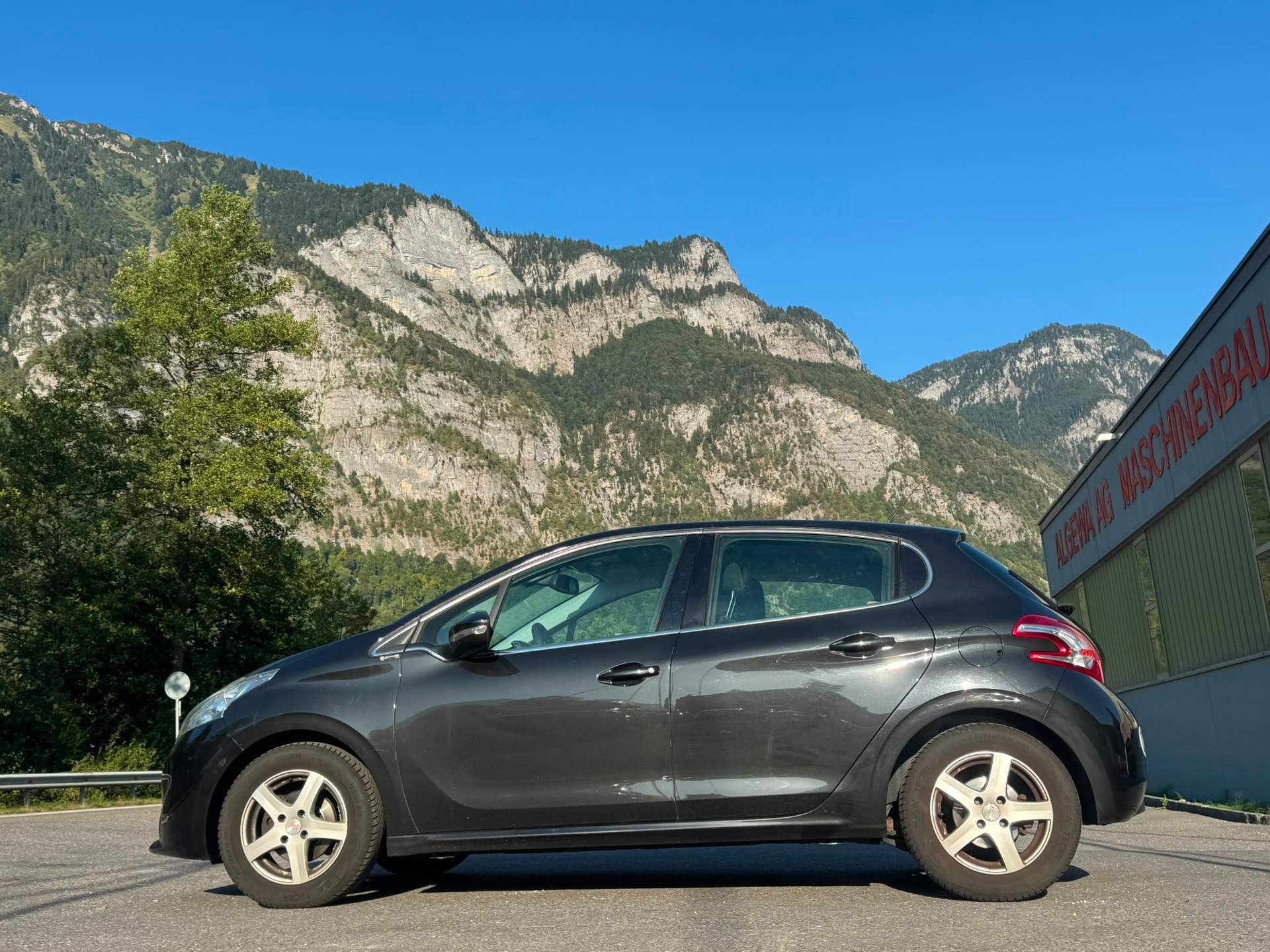 PEUGEOT 208 1.6 VTI Allure-image-7